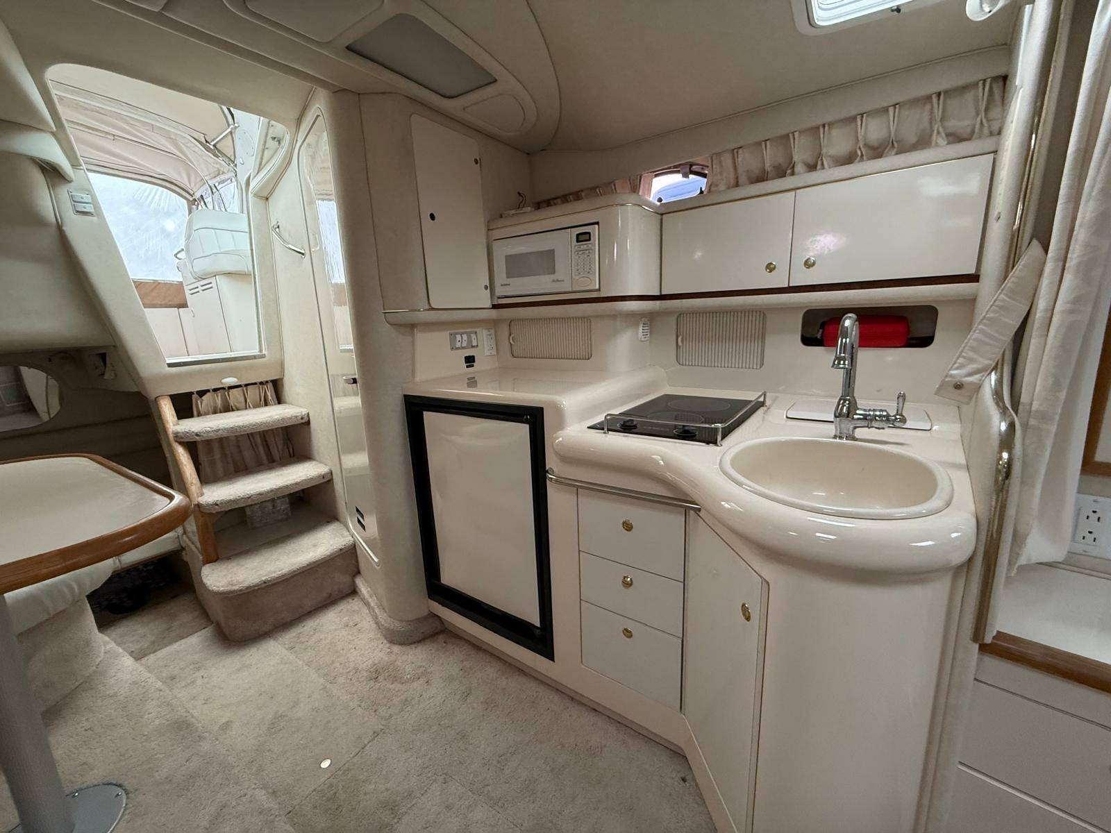 1997 Sea Ray 330 Sundancer 33