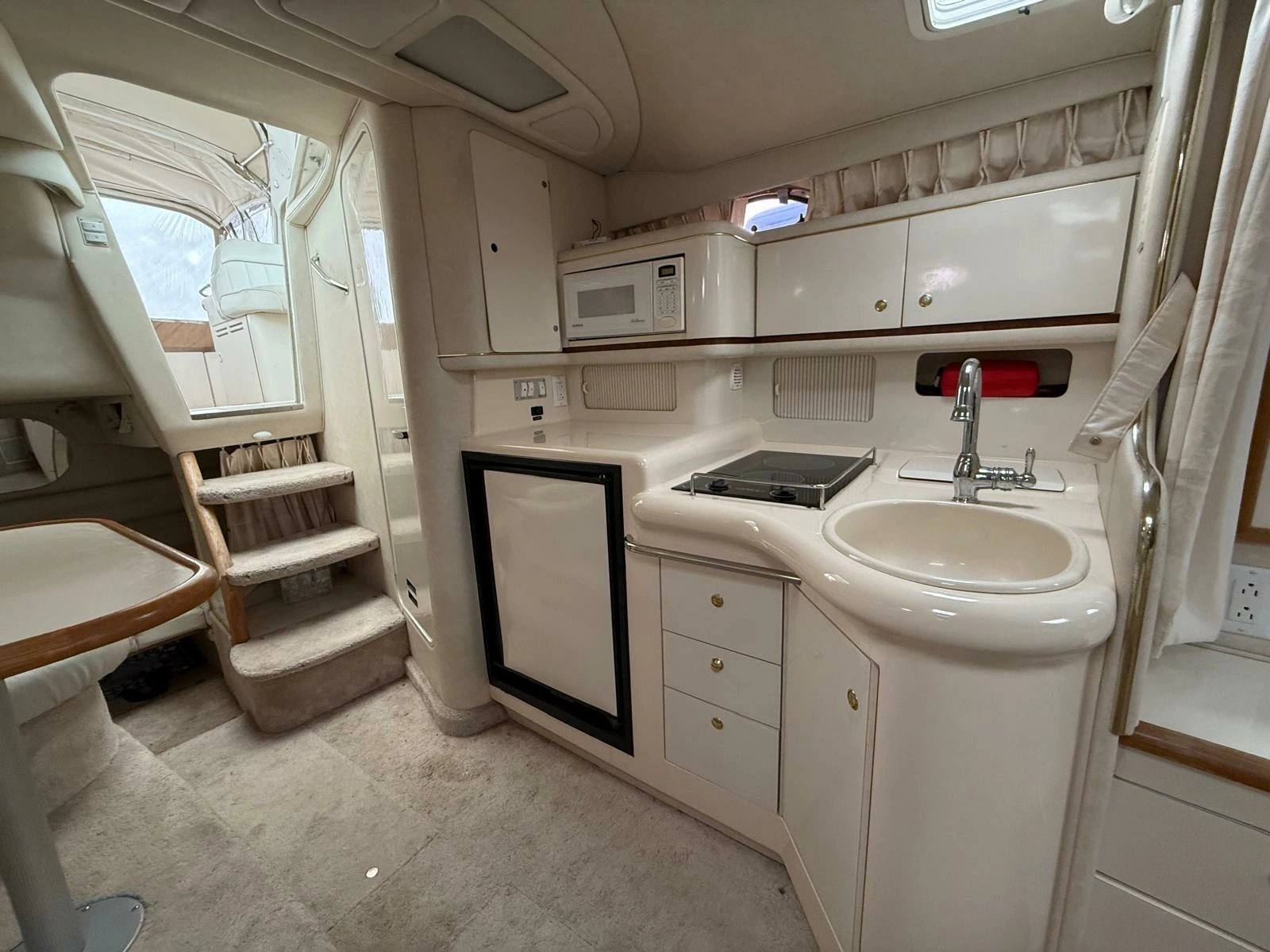 1997 Sea Ray 330 Sundancer 33