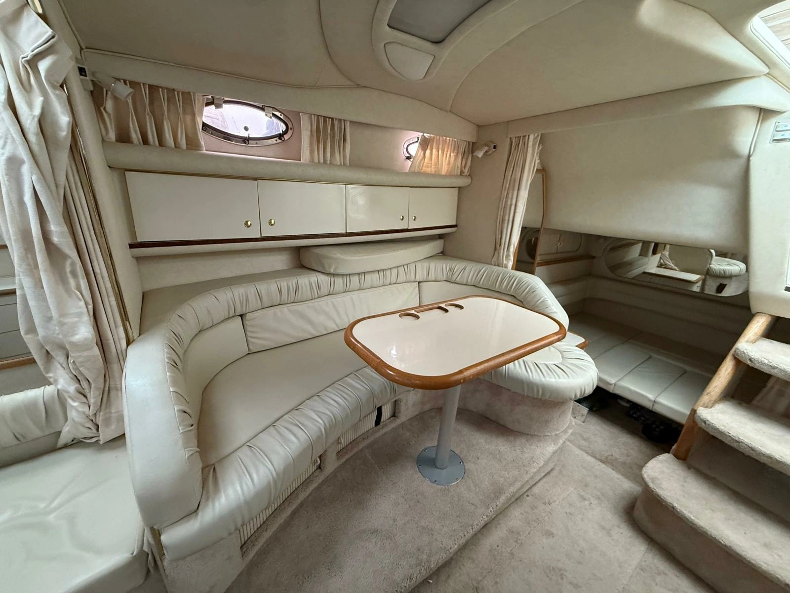 1997 Sea Ray 330 Sundancer 33