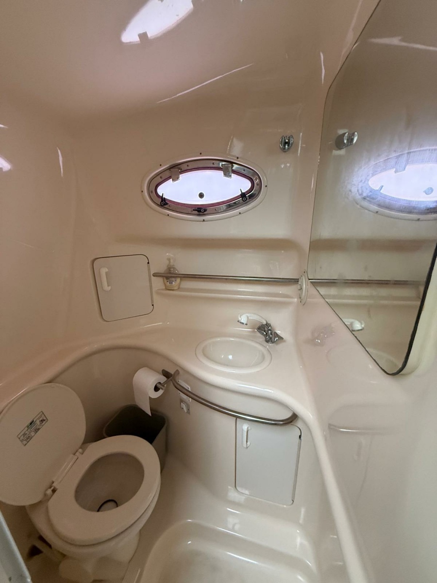 1997 Sea Ray 330 Sundancer 33