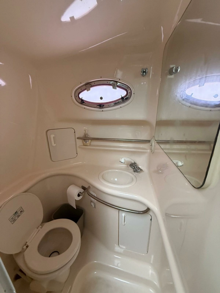 1997 Sea Ray 330 Sundancer 33