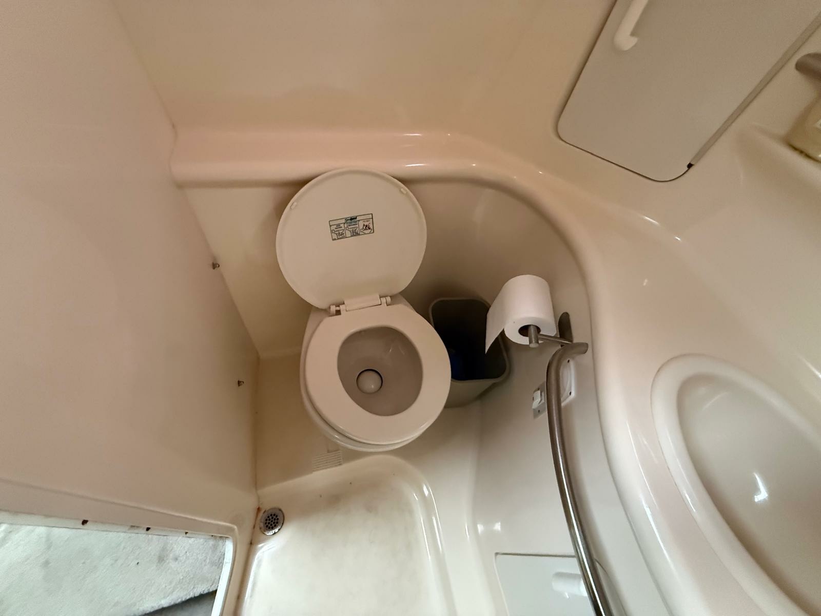 1997 Sea Ray 330 Sundancer 33