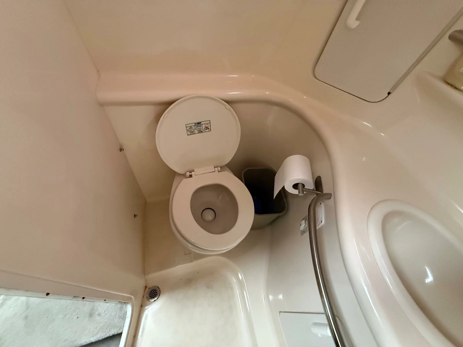 1997 Sea Ray 330 Sundancer 33