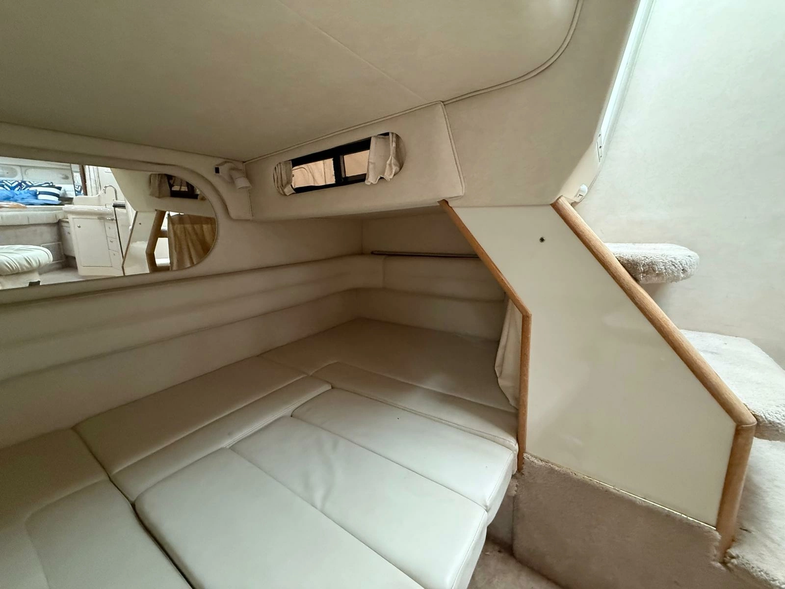 1997 Sea Ray 330 Sundancer 33