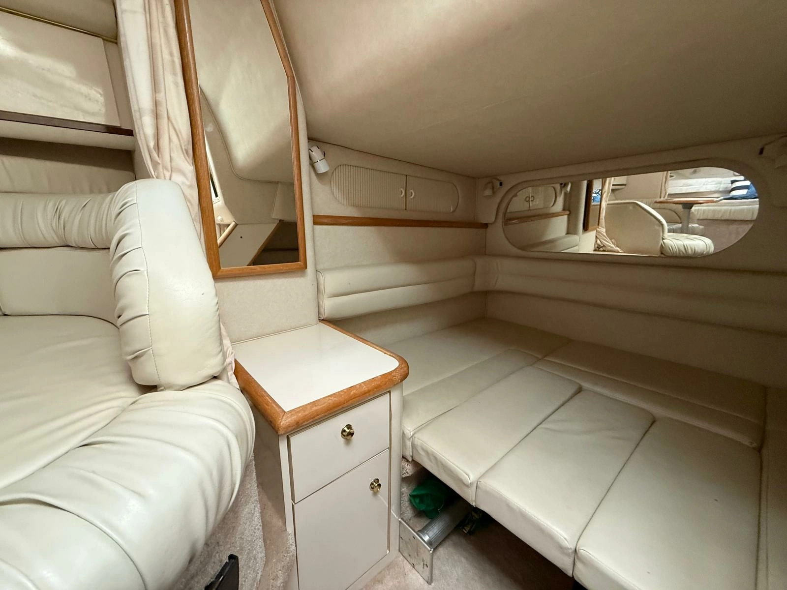 1997 Sea Ray 330 Sundancer 33