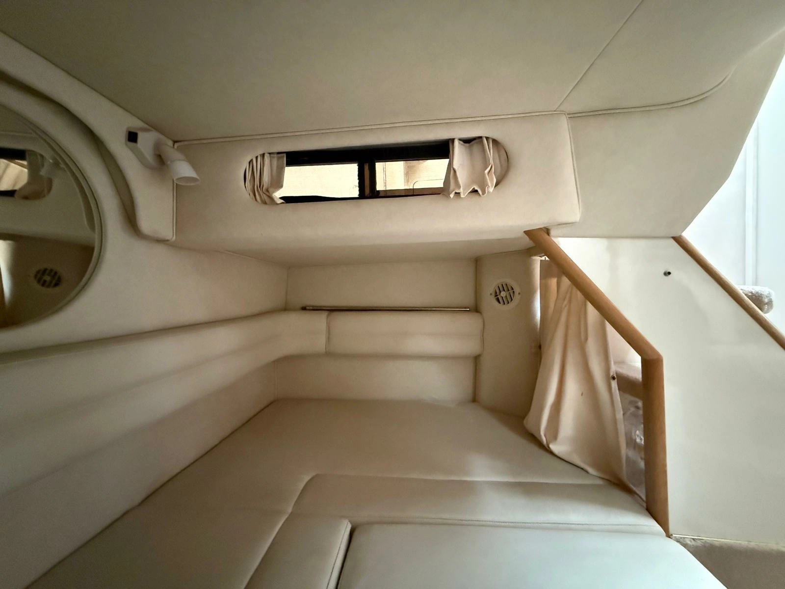 1997 Sea Ray 330 Sundancer 33