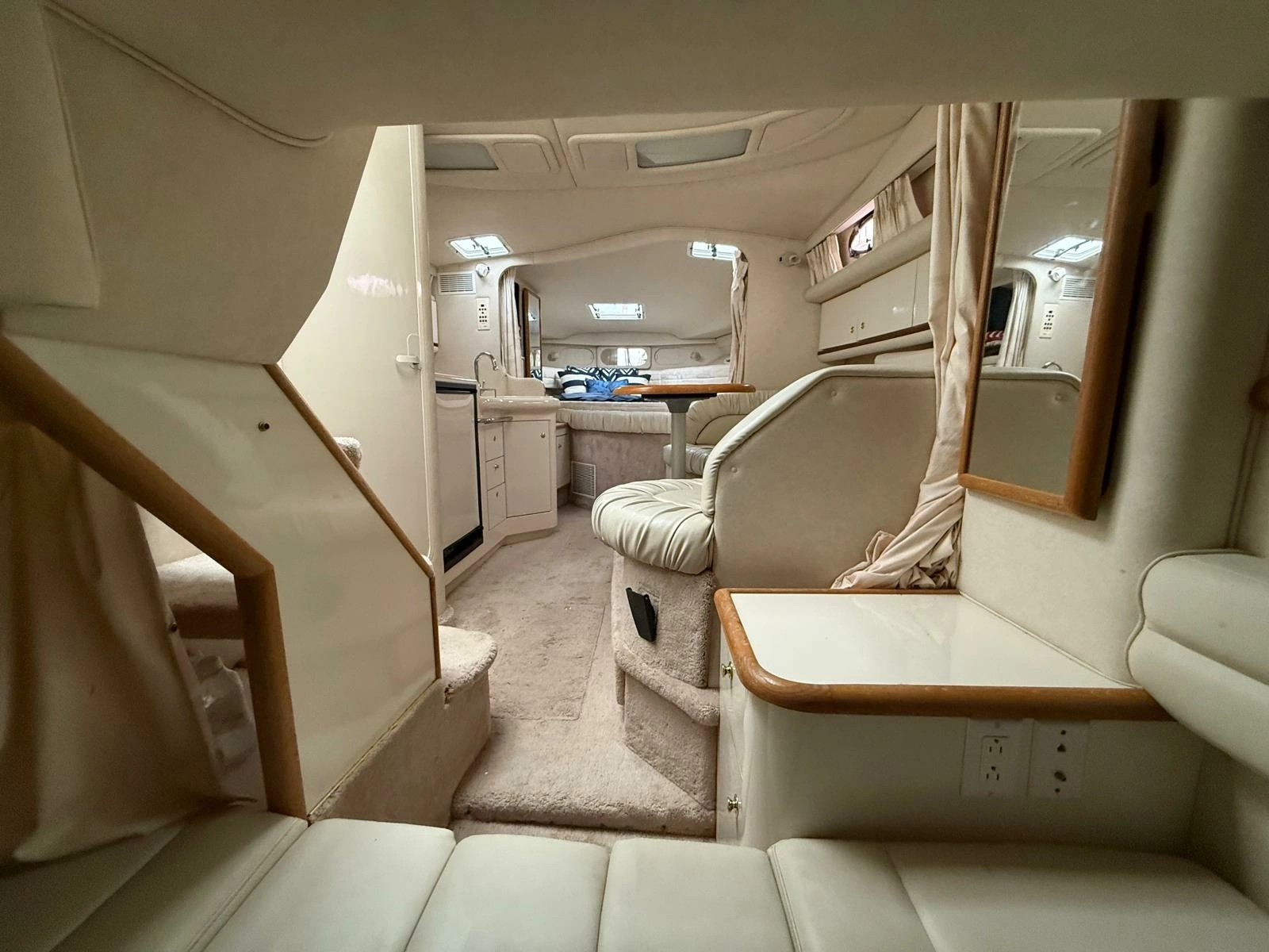 1997 Sea Ray 330 Sundancer 33