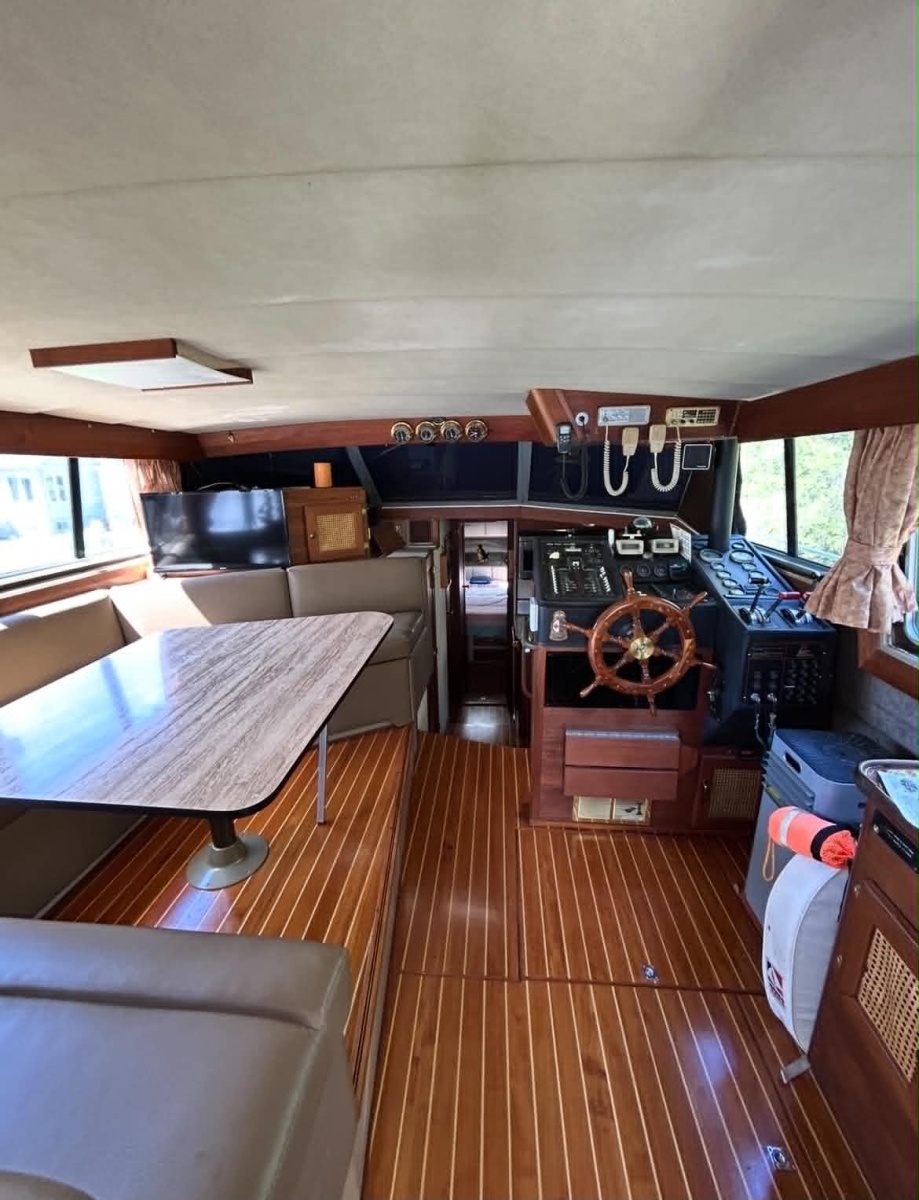 1985 Bayliner  3870