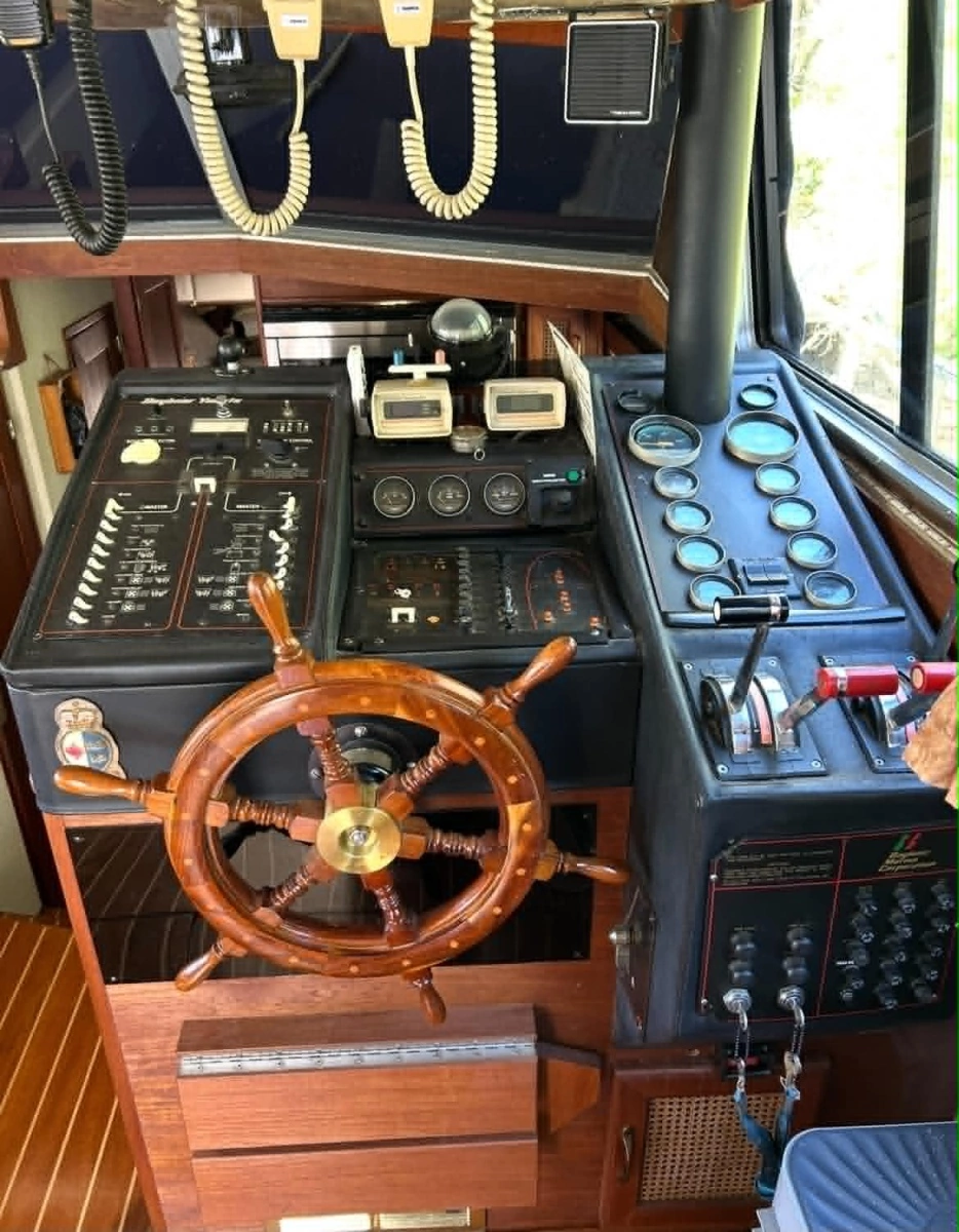 1985 Bayliner  3870