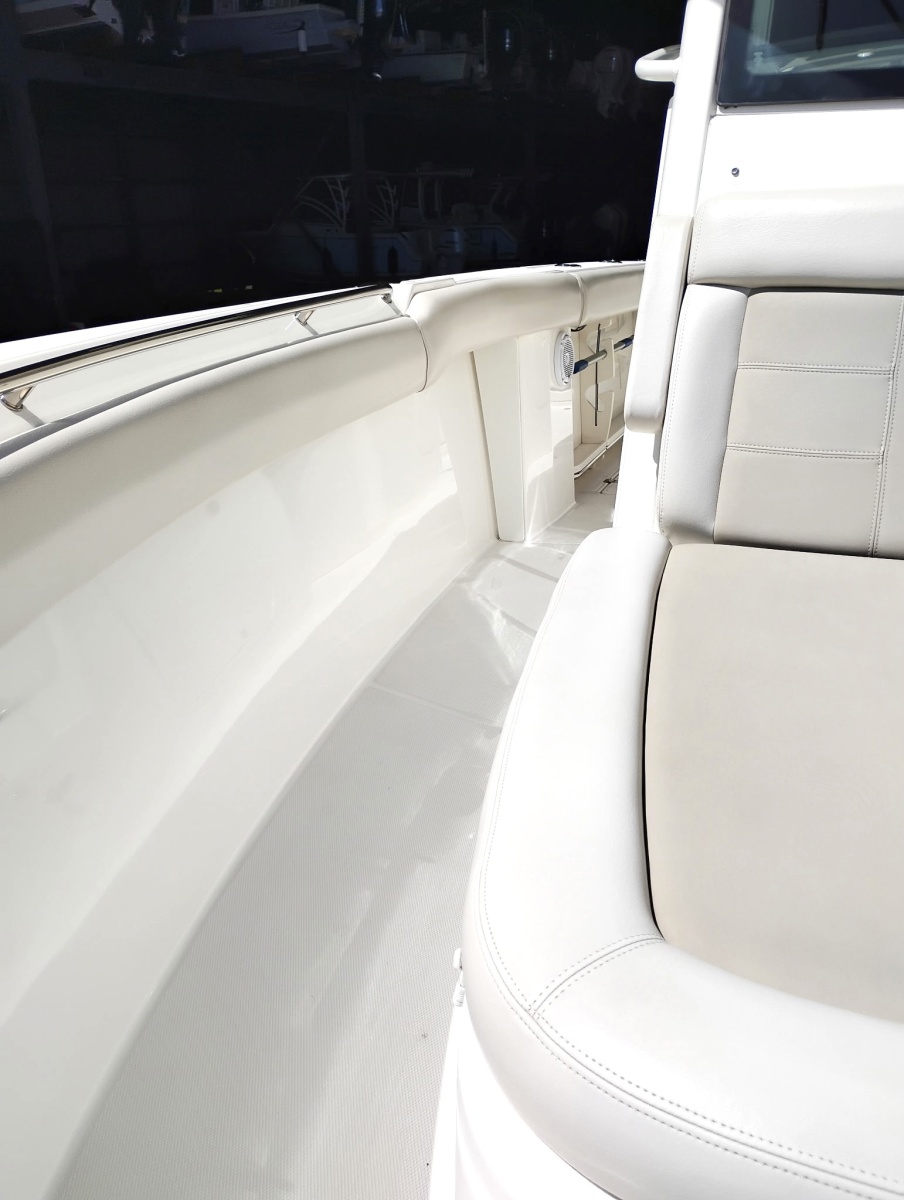 2018 Boston Whaler 280 Outrage