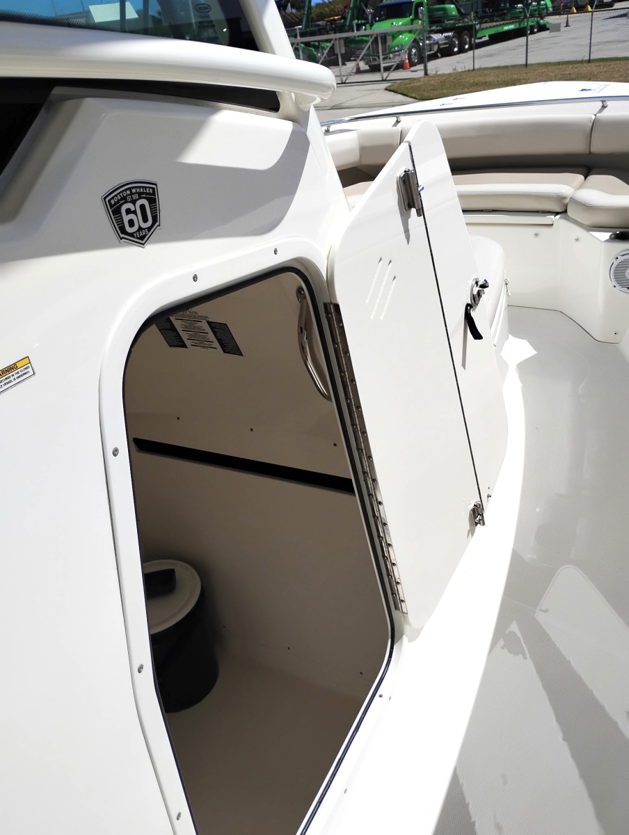 2018 Boston Whaler 280 Outrage