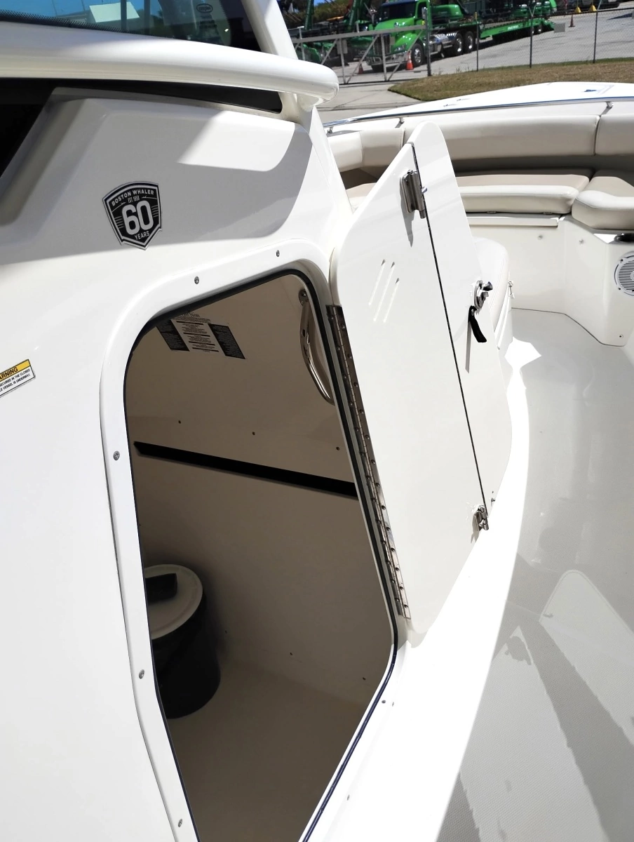 2018 Boston Whaler 280 Outrage