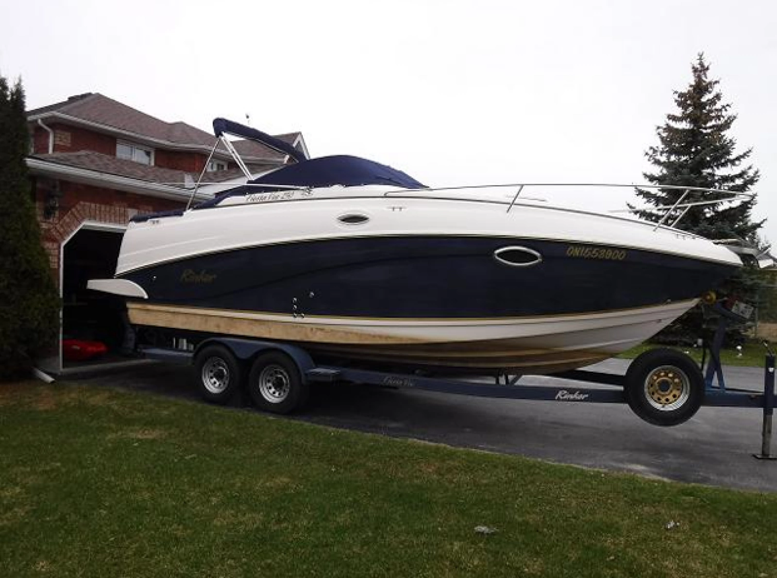 2004 Rinker 2500 Fiesta Vee