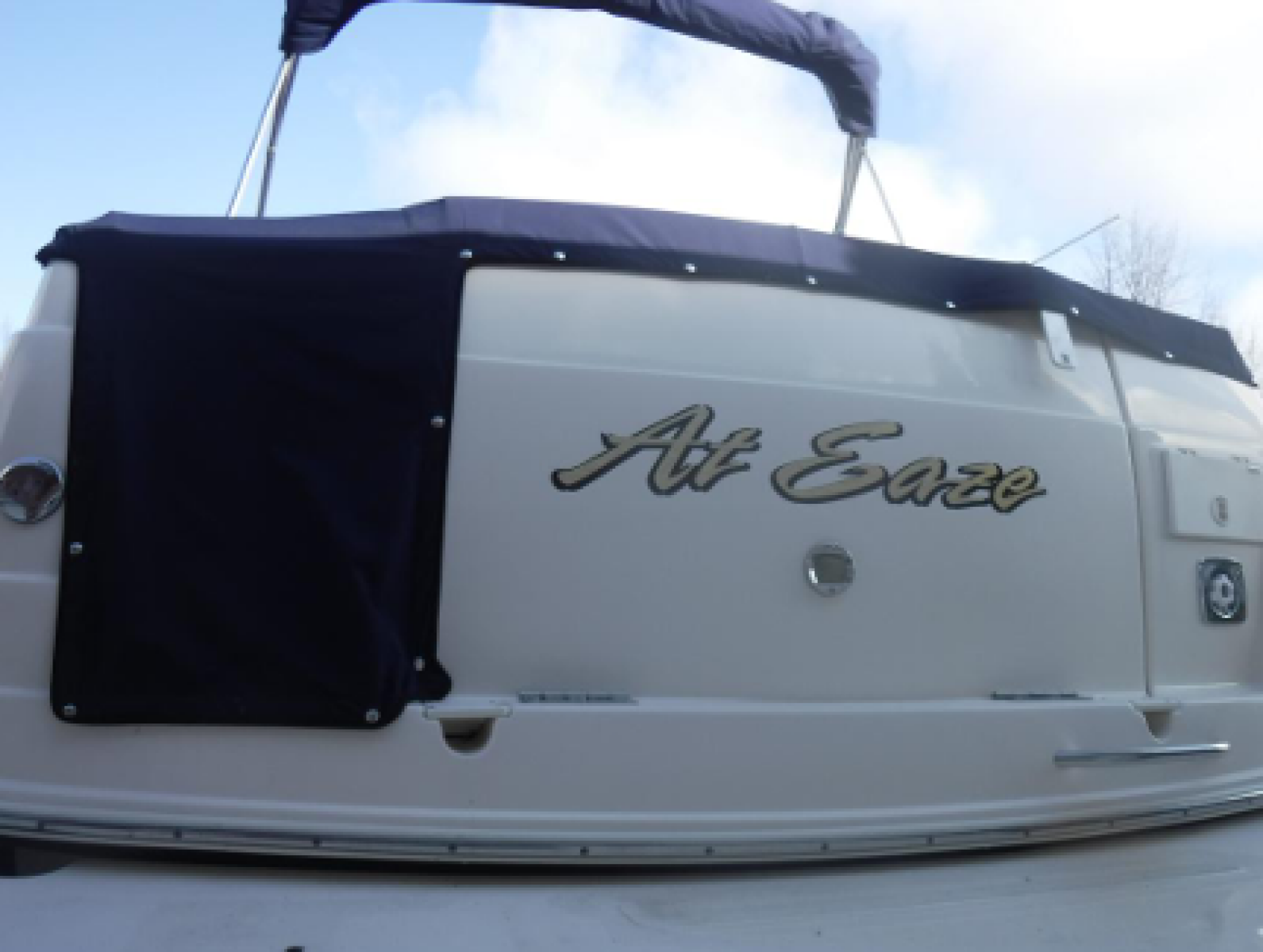 2004 Rinker 2500 Fiesta Vee