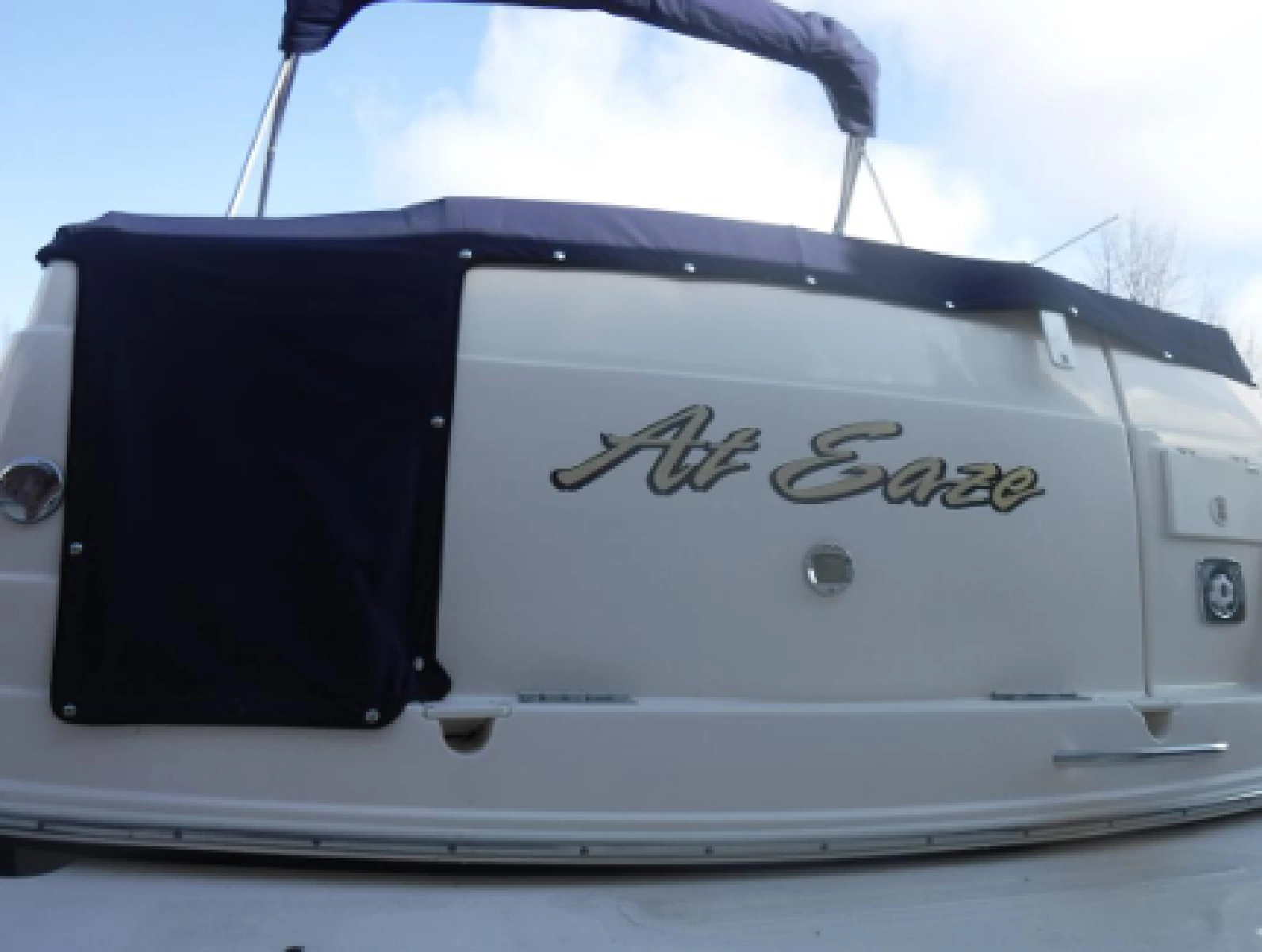 2004 Rinker 2500 Fiesta Vee