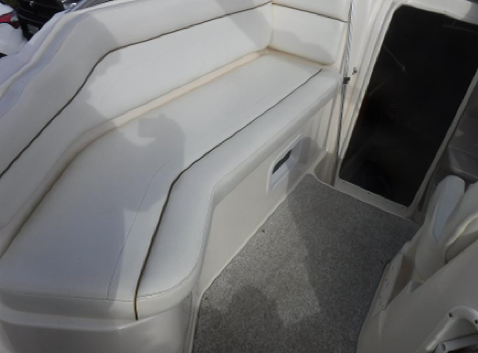 2004 Rinker 2500 Fiesta Vee