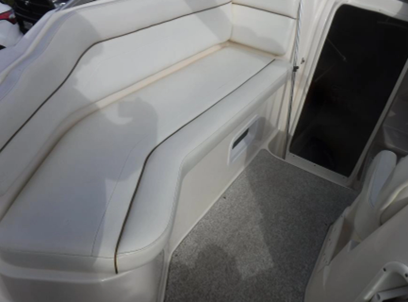 2004 Rinker 2500 Fiesta Vee