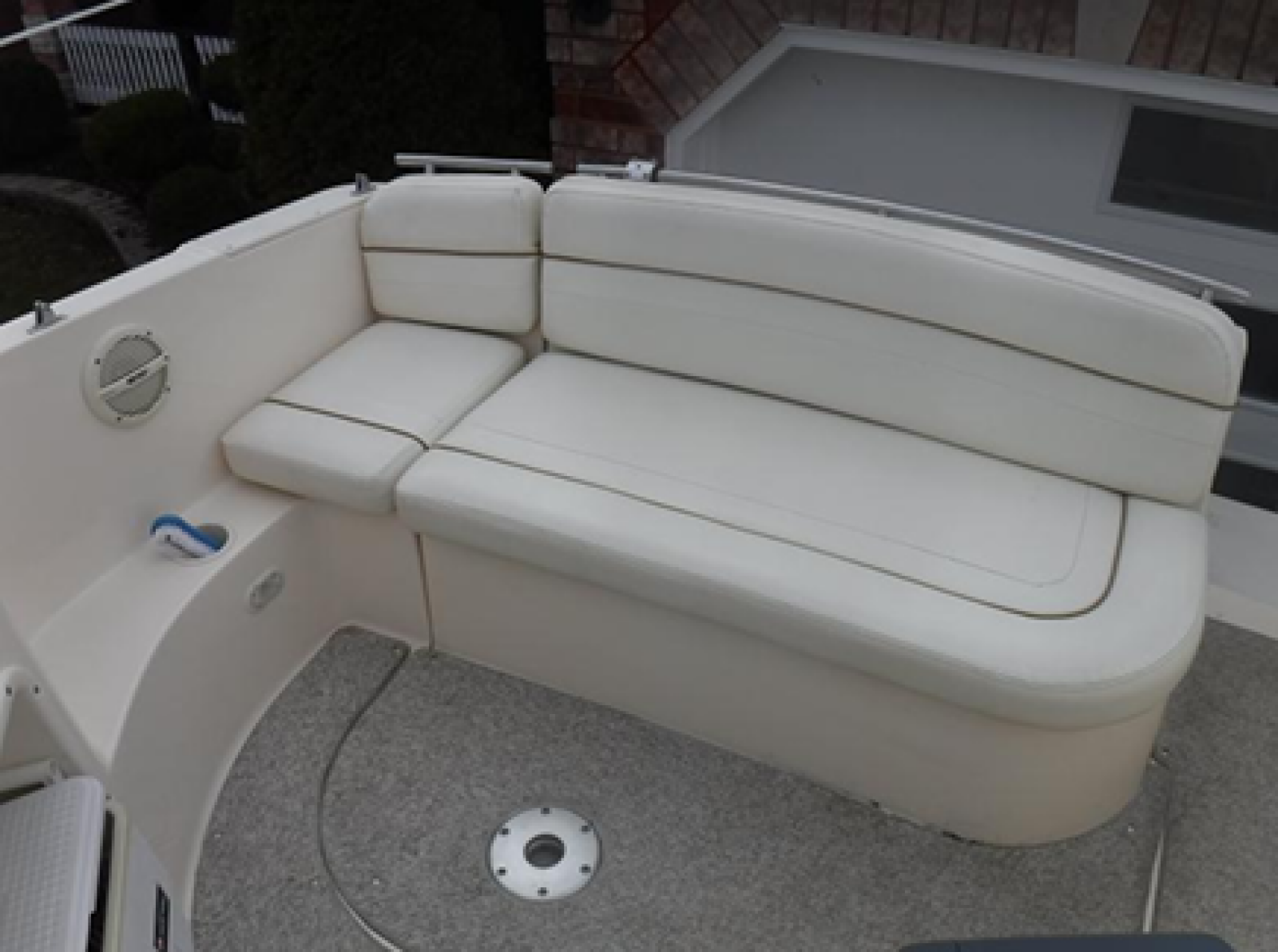 2004 Rinker 2500 Fiesta Vee