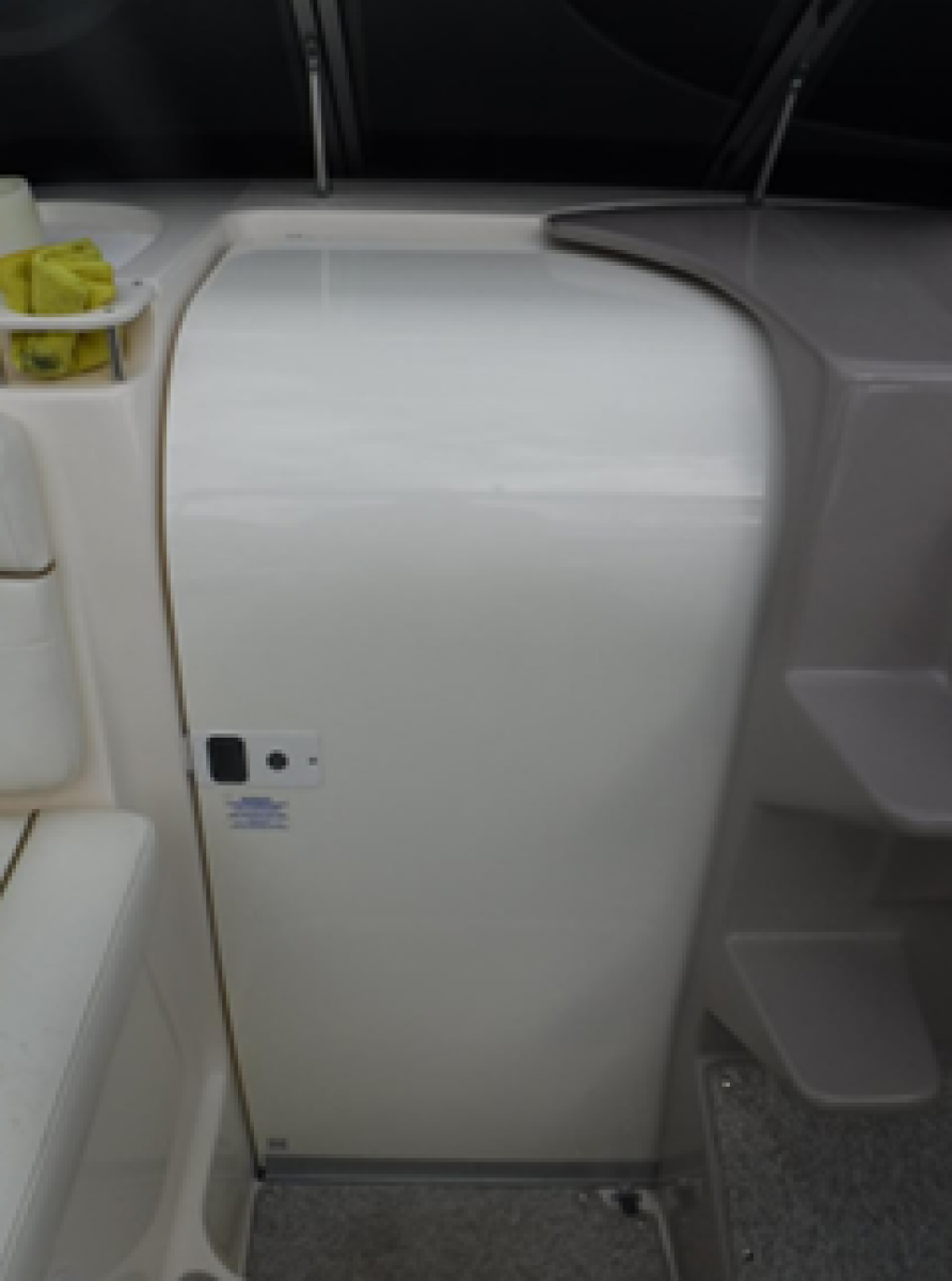 2004 Rinker 2500 Fiesta Vee