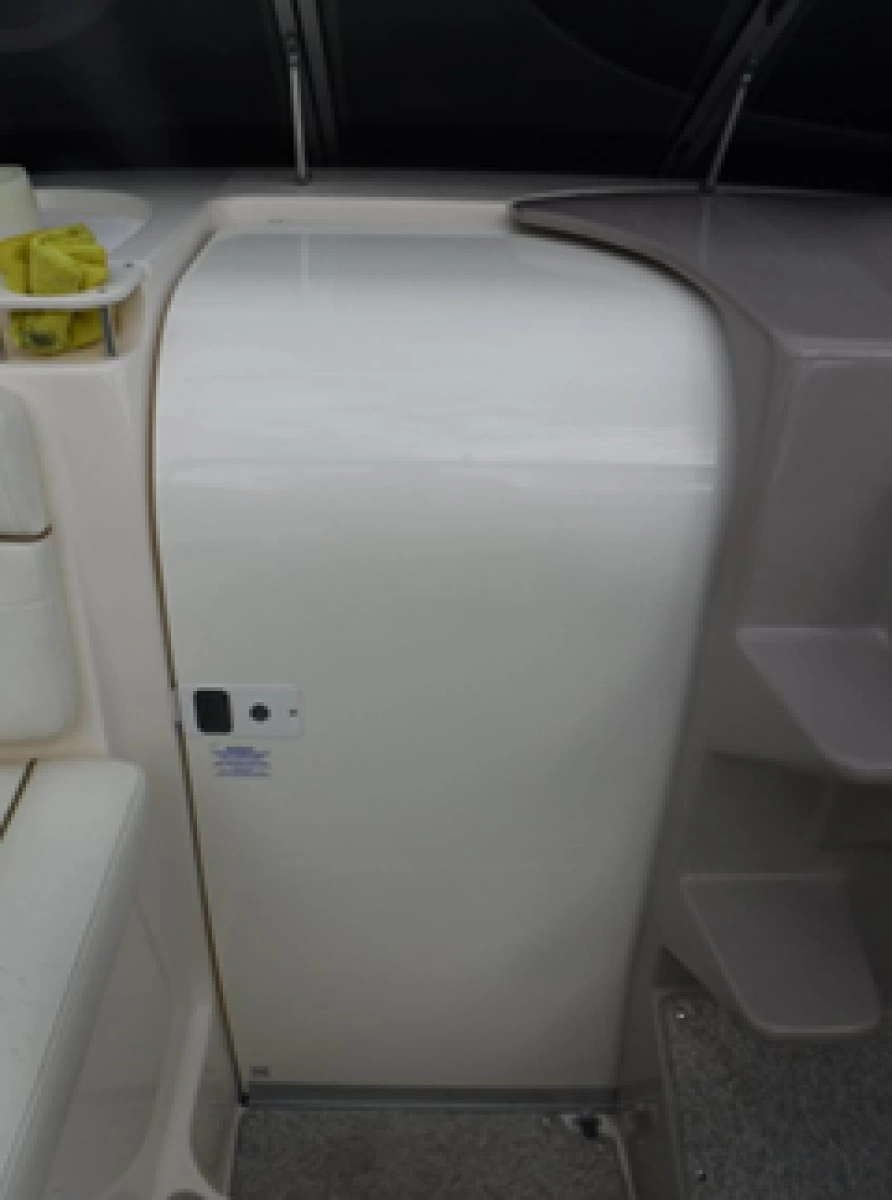 2004 Rinker 2500 Fiesta Vee