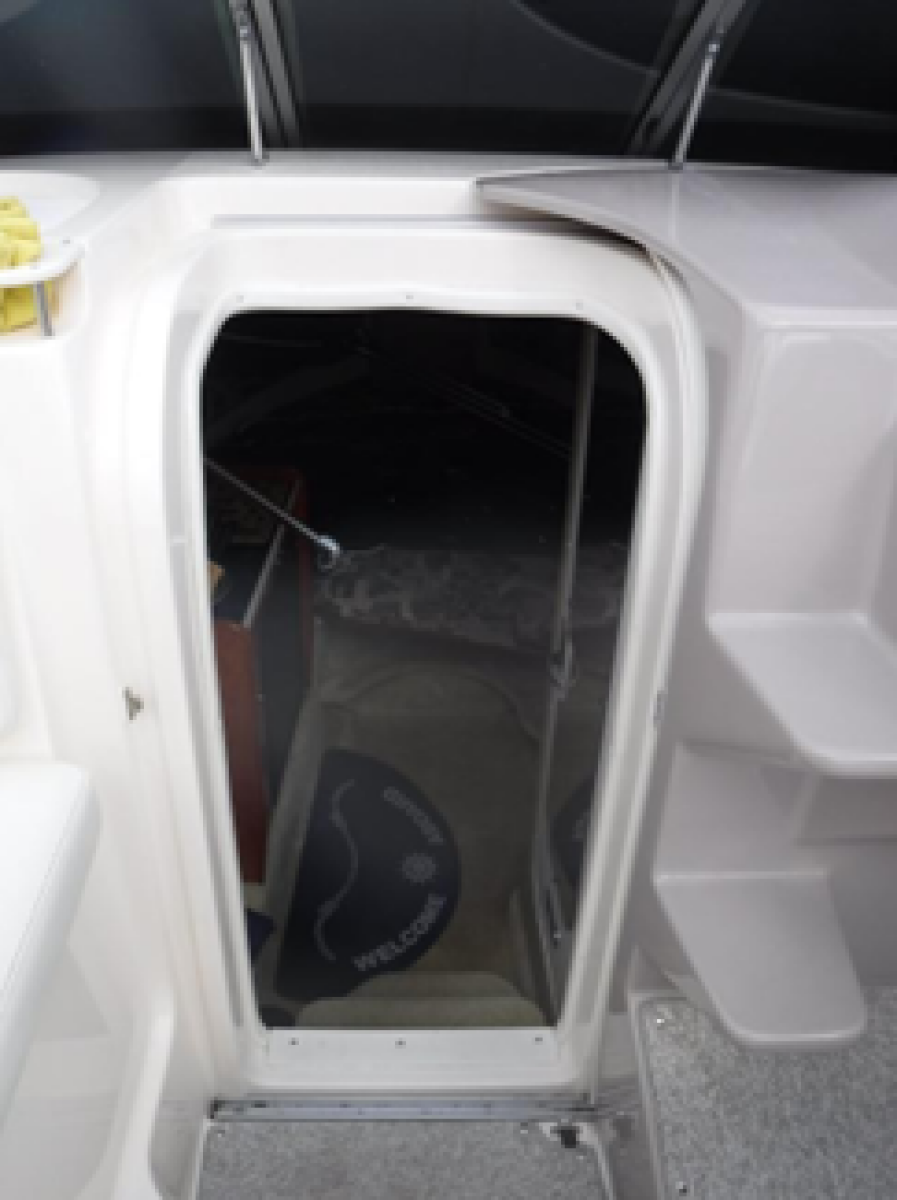 2004 Rinker 2500 Fiesta Vee