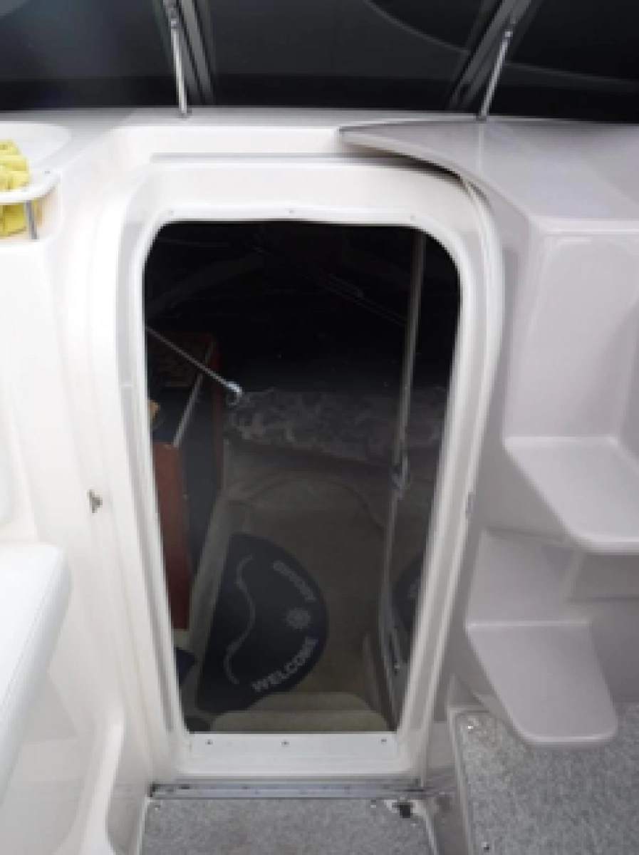 2004 Rinker 2500 Fiesta Vee