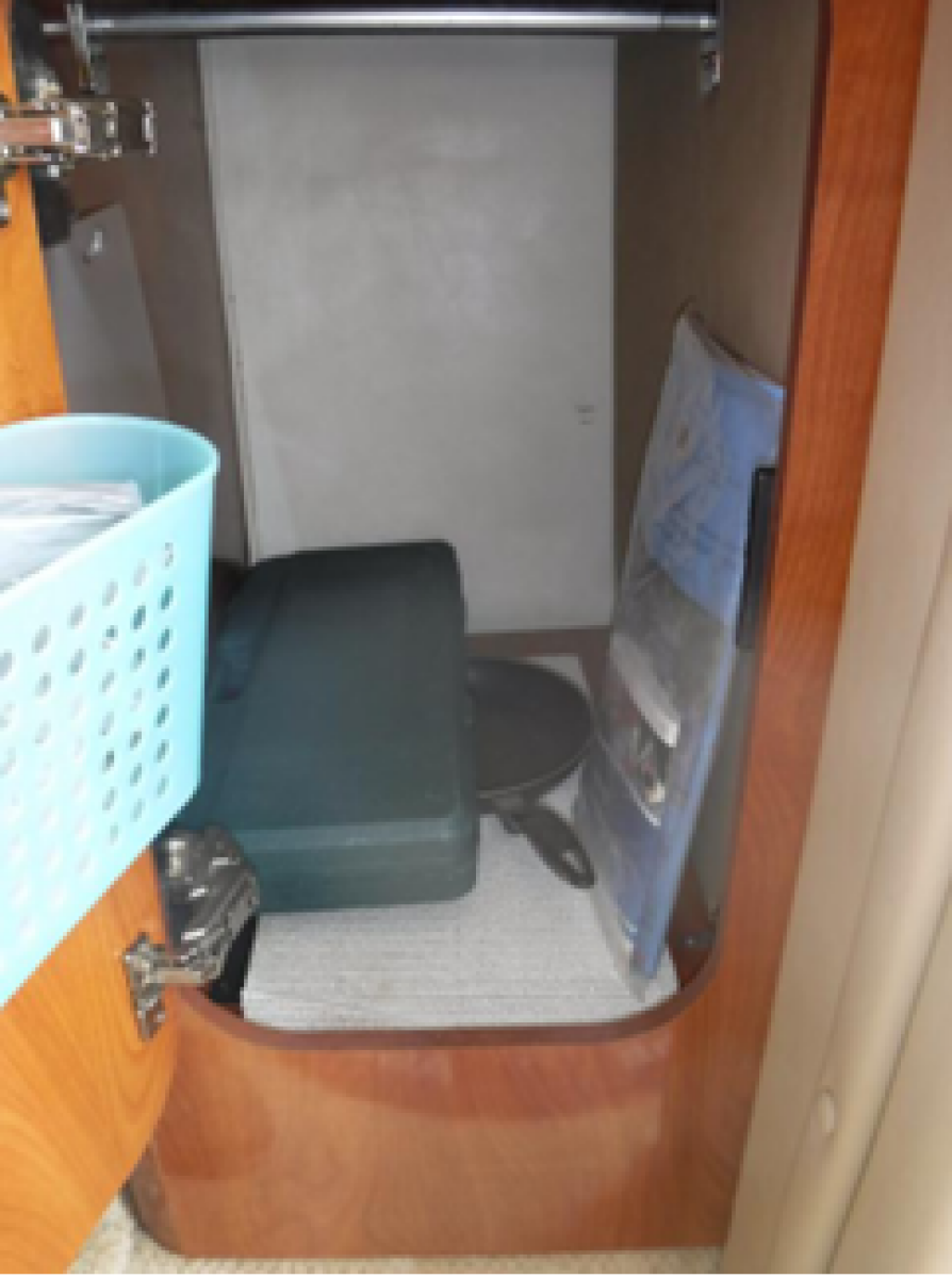 2004 Rinker 2500 Fiesta Vee