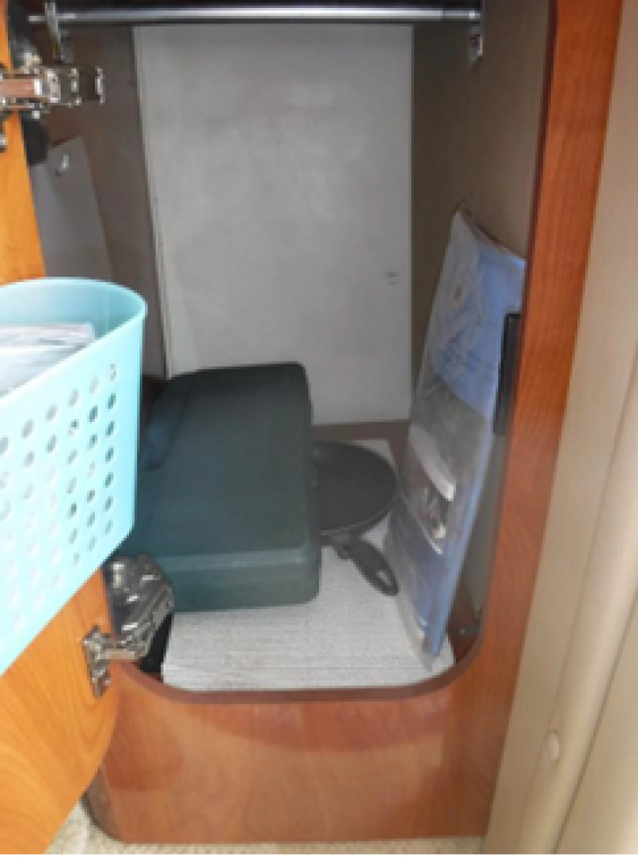 2004 Rinker 2500 Fiesta Vee