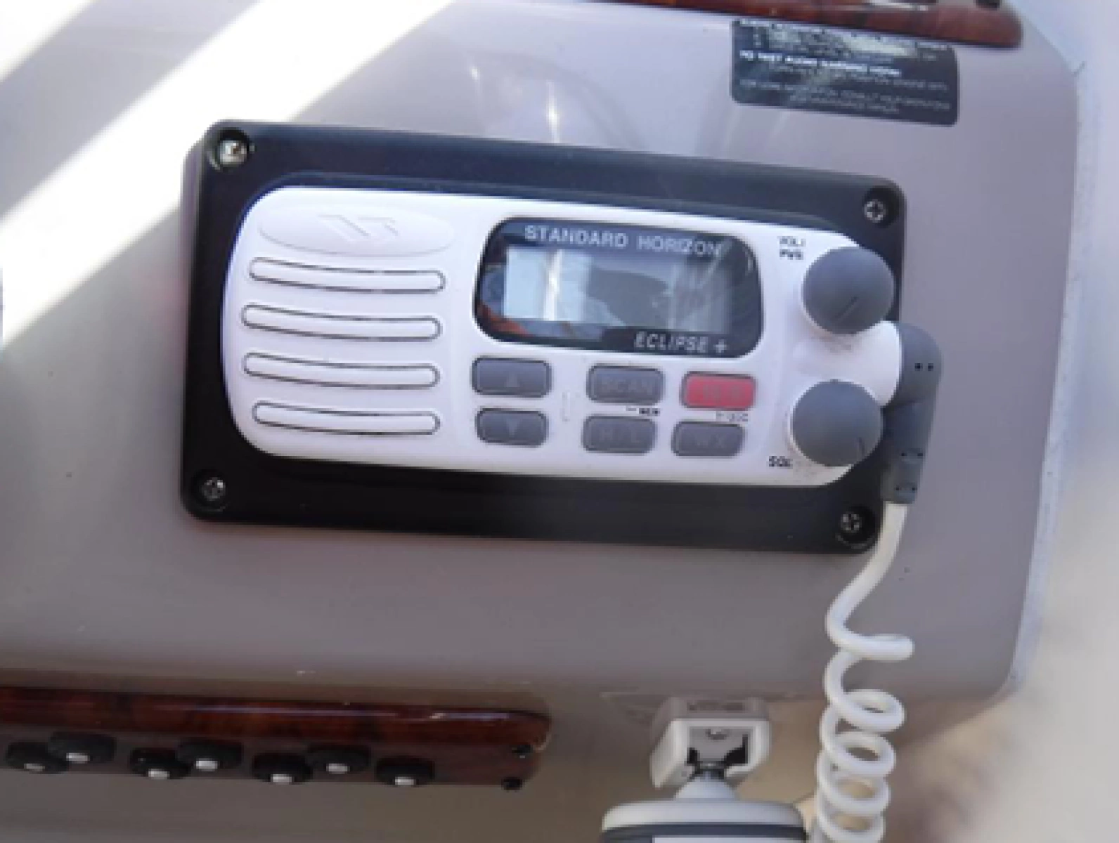 2004 Rinker 2500 Fiesta Vee