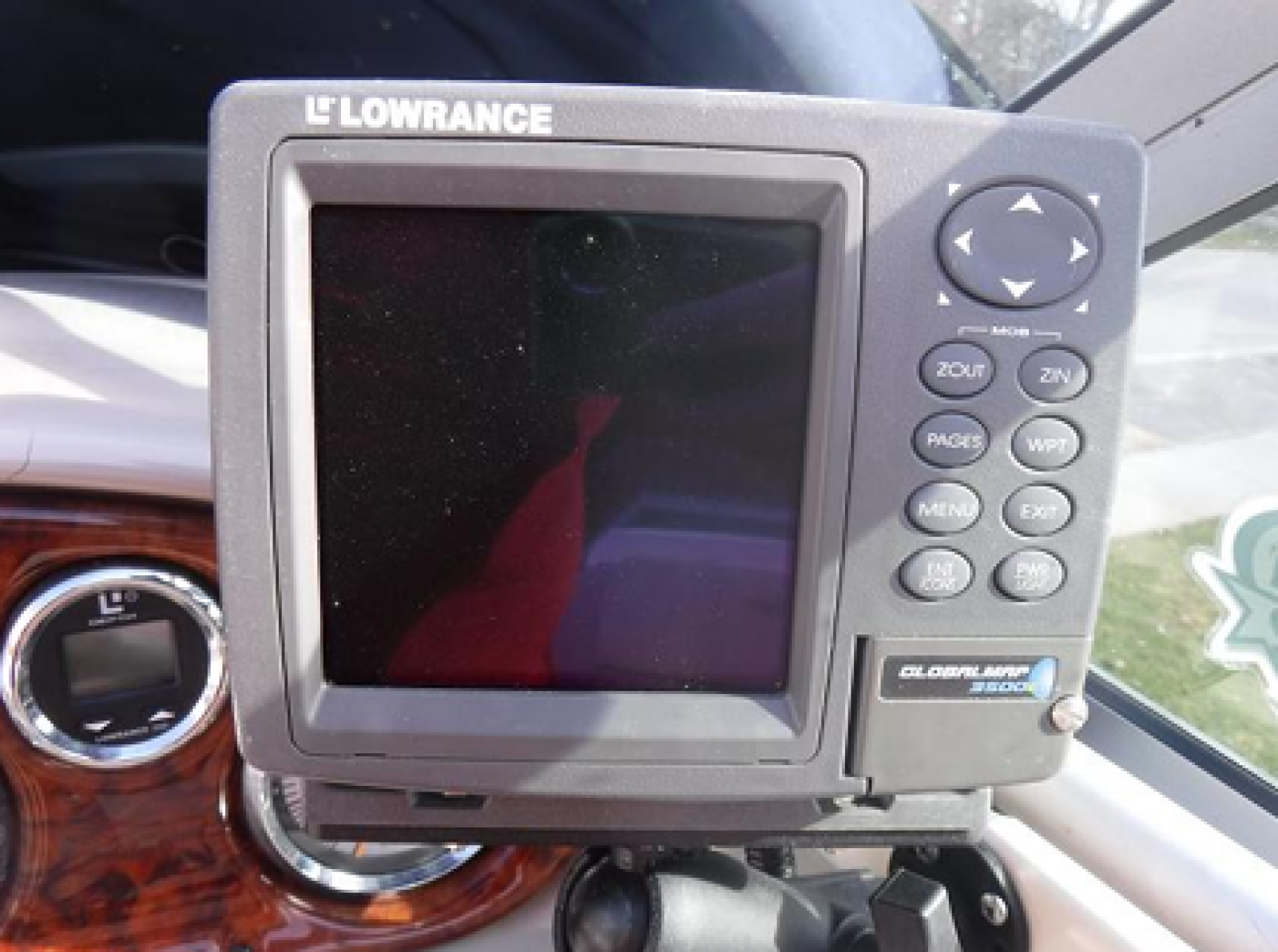 2004 Rinker 2500 Fiesta Vee