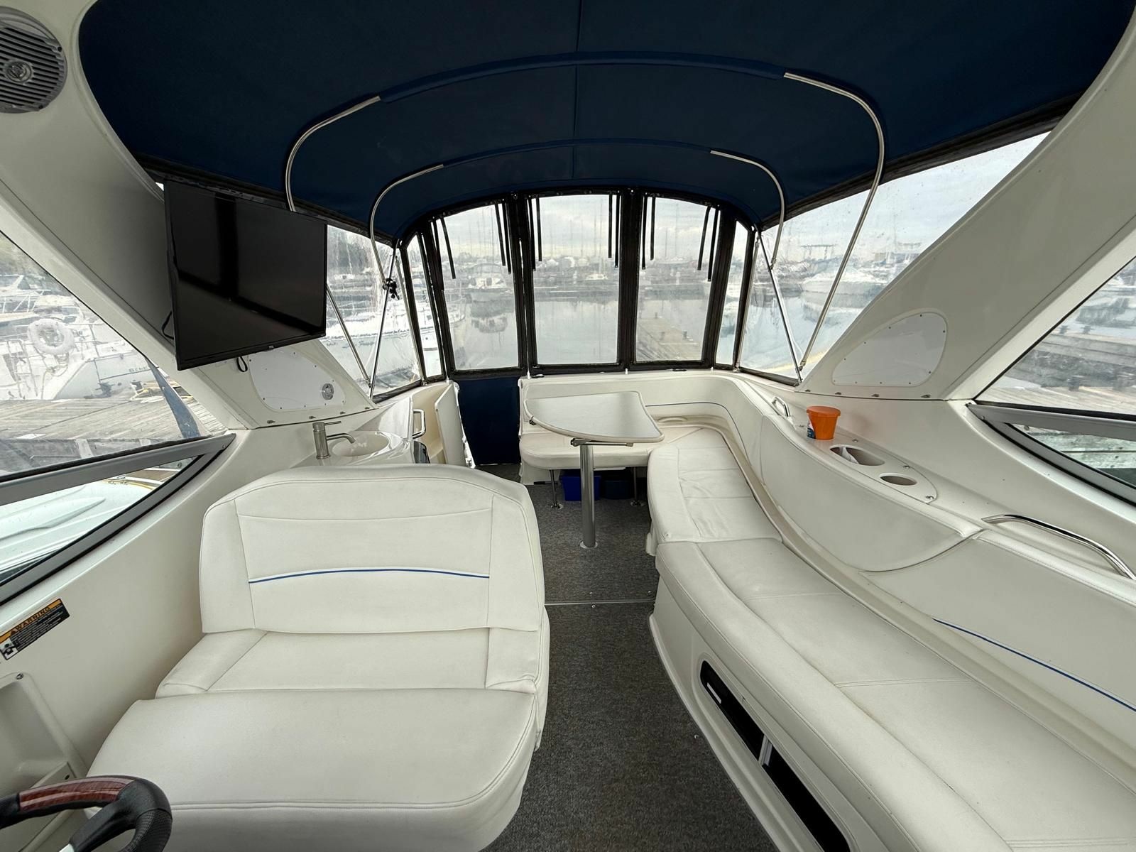 2008 Bayliner 320 Express Cruiser 32
