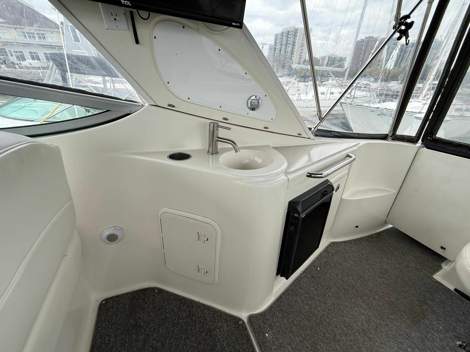 2008 Bayliner 320 Express Cruiser 32