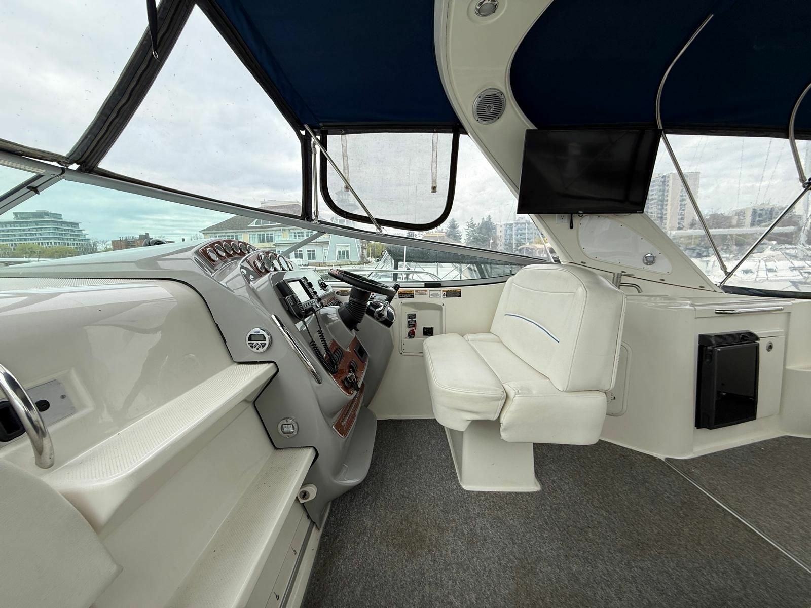 2008 Bayliner 320 Express Cruiser 32
