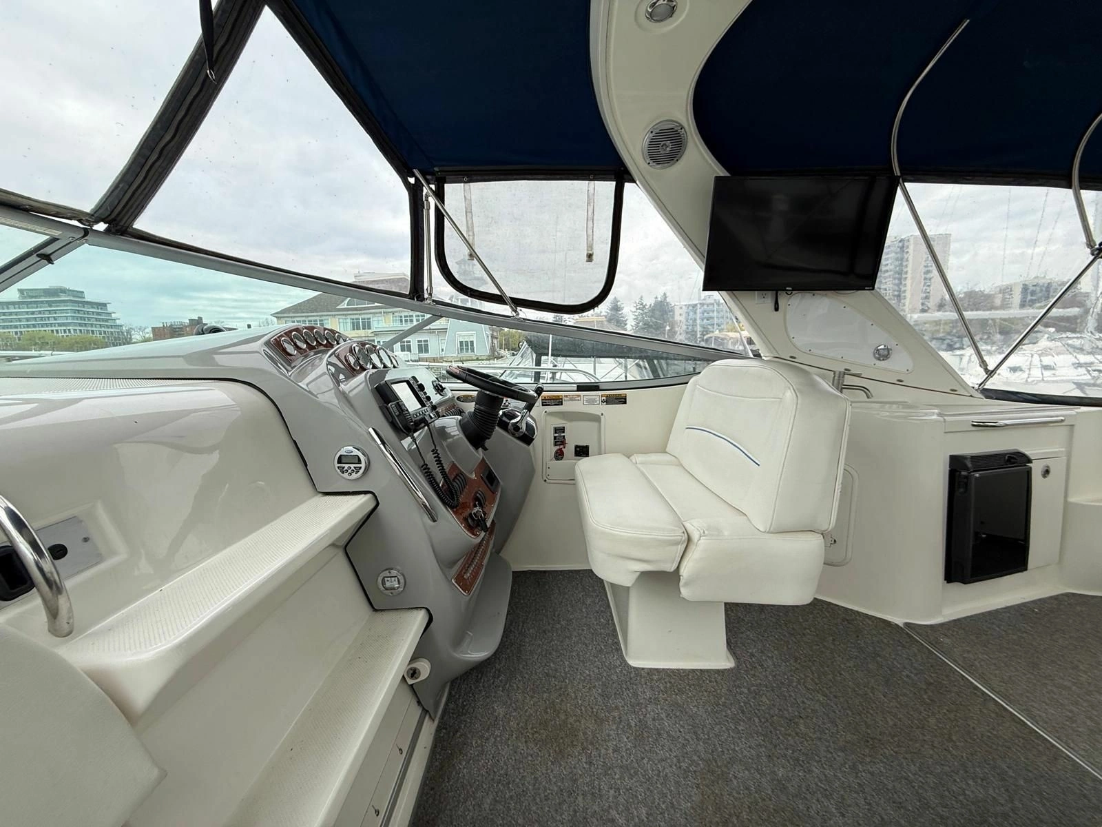 2008 Bayliner 320 Express Cruiser 32