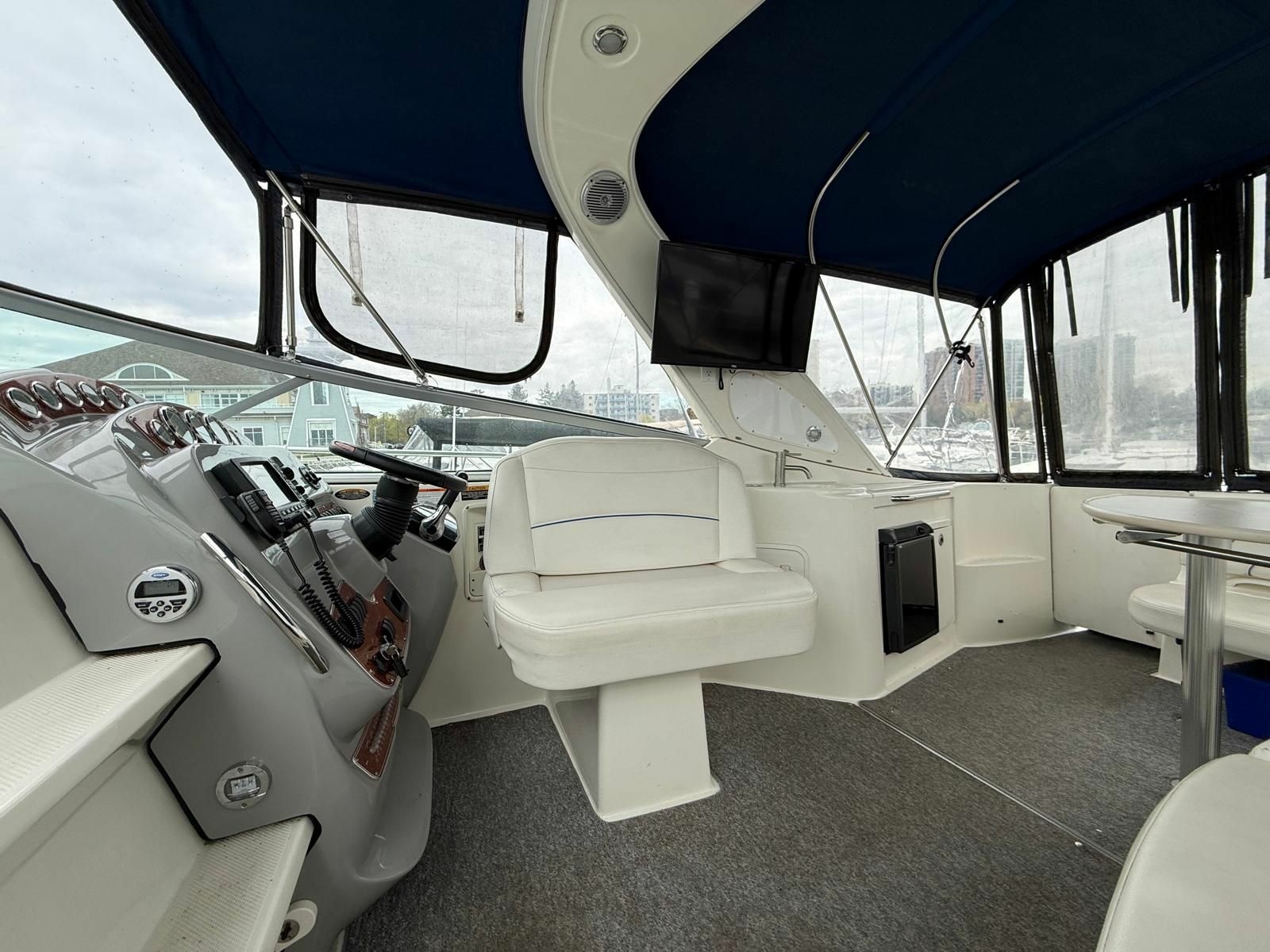 2008 Bayliner 320 Express Cruiser 32