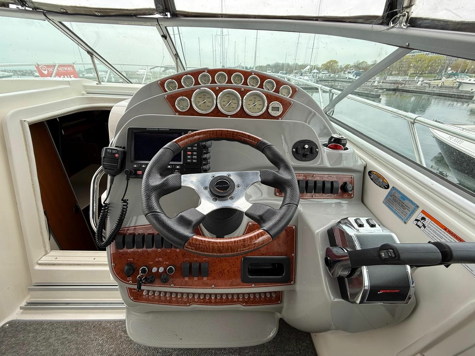 2008 Bayliner 320 Express Cruiser 32