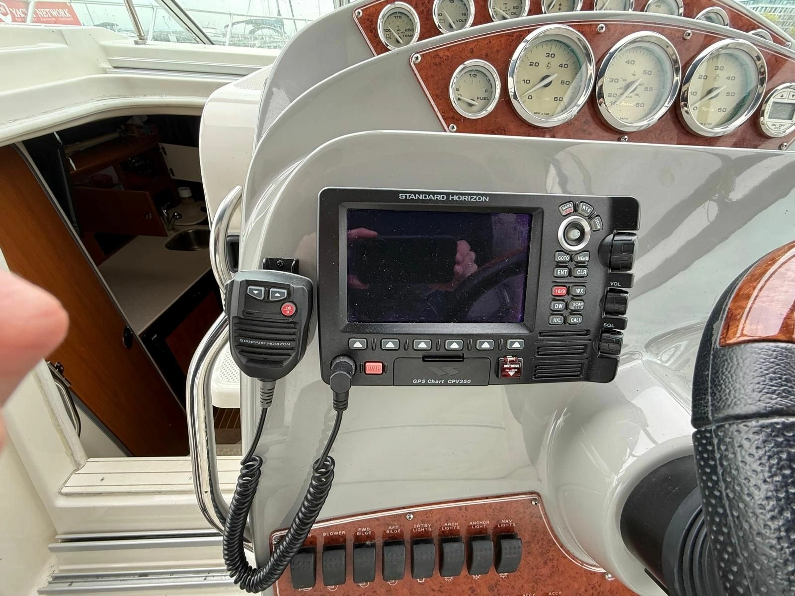 2008 Bayliner 320 Express Cruiser 32