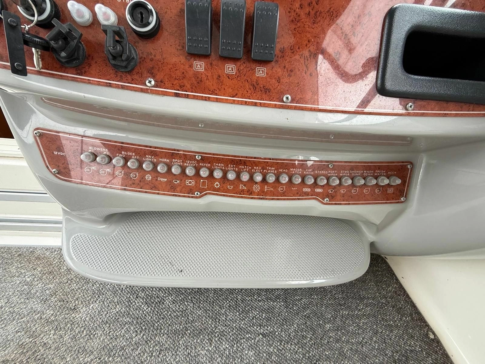 2008 Bayliner 320 Express Cruiser 32