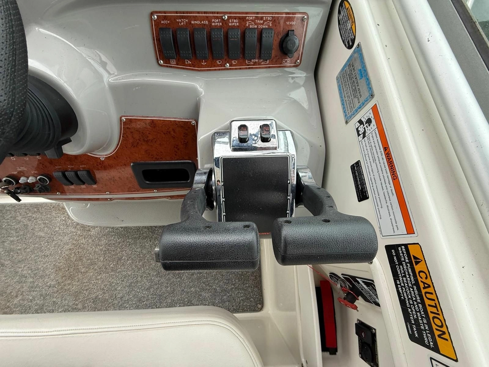 2008 Bayliner 320 Express Cruiser 32
