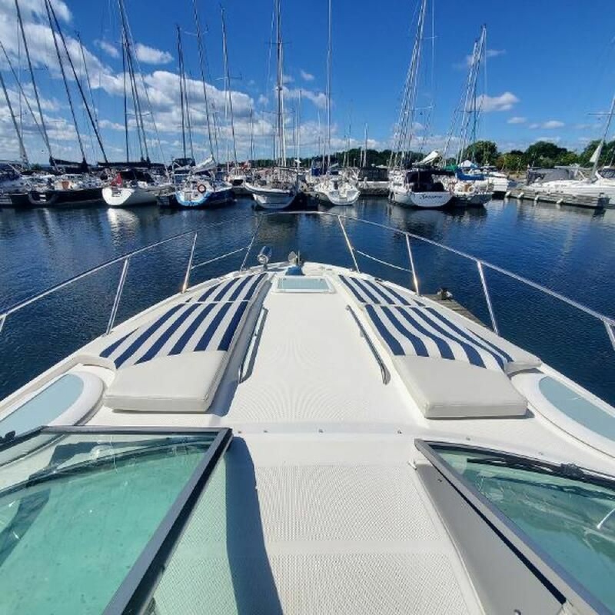 2008 Bayliner 320 Express Cruiser 32