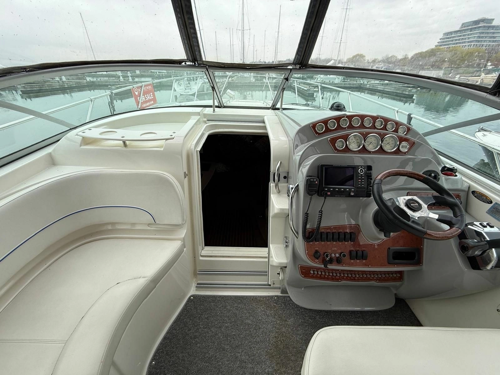 2008 Bayliner 320 Express Cruiser 32
