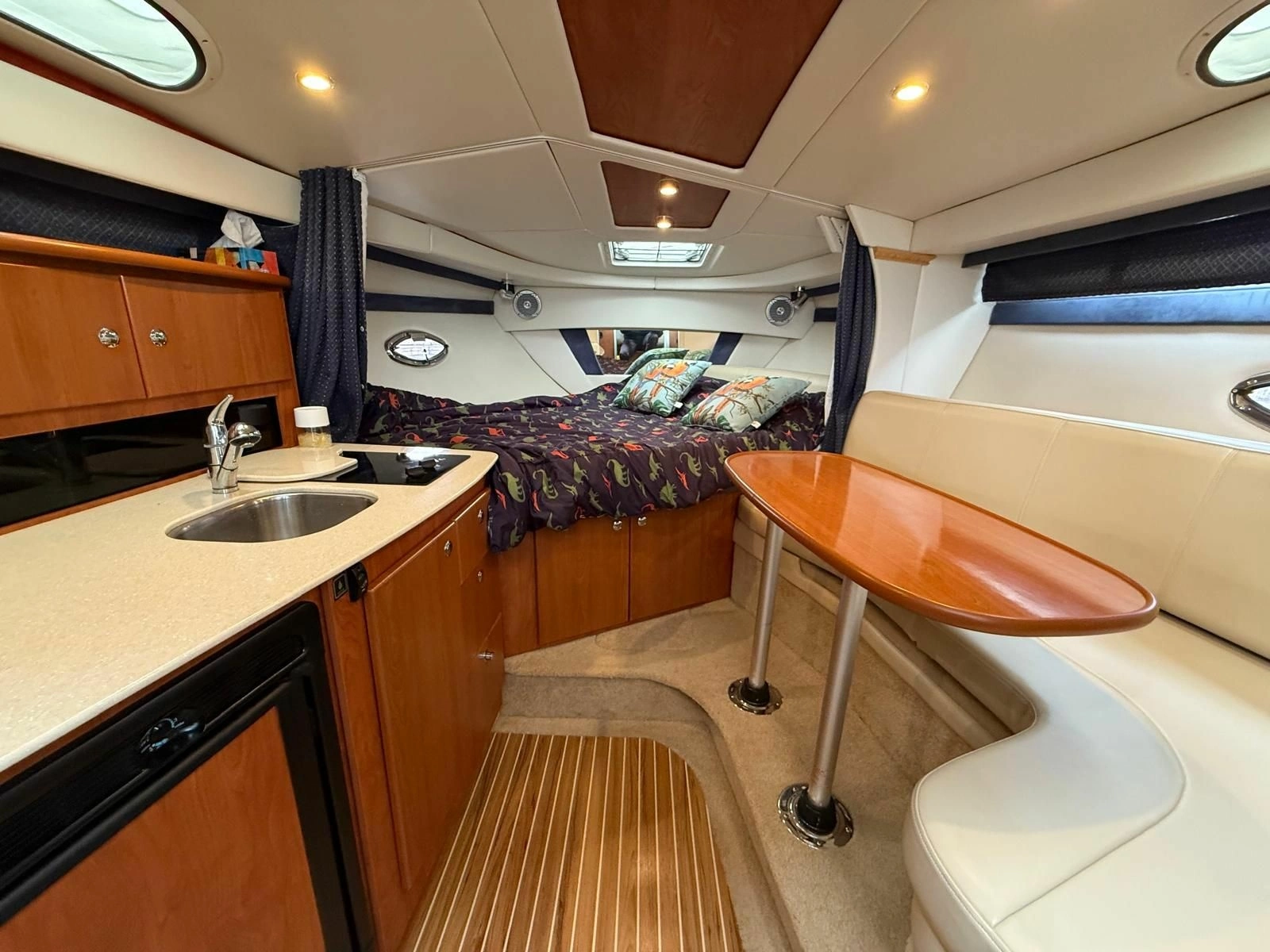 2008 Bayliner 320 Express Cruiser 32