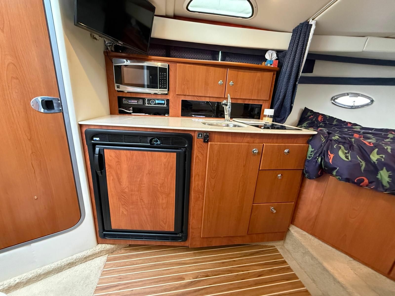 2008 Bayliner 320 Express Cruiser 32