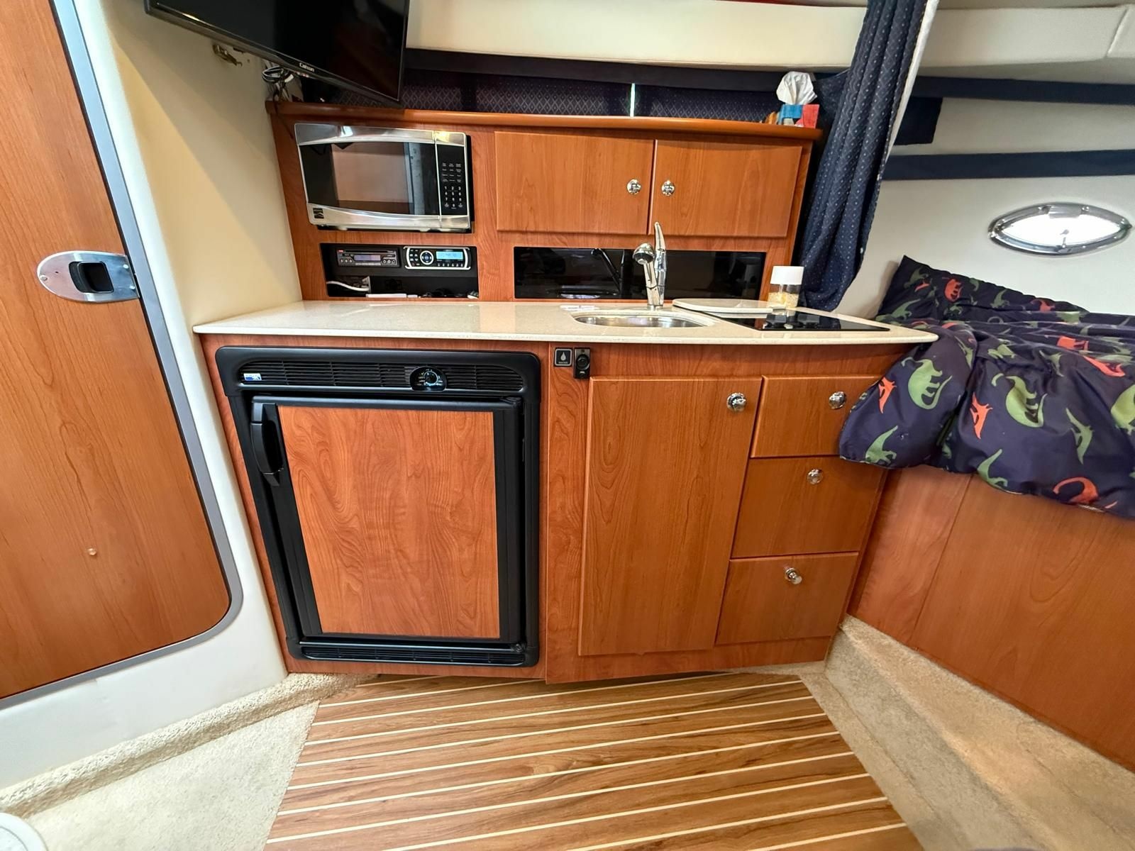 2008 Bayliner 320 Express Cruiser 32