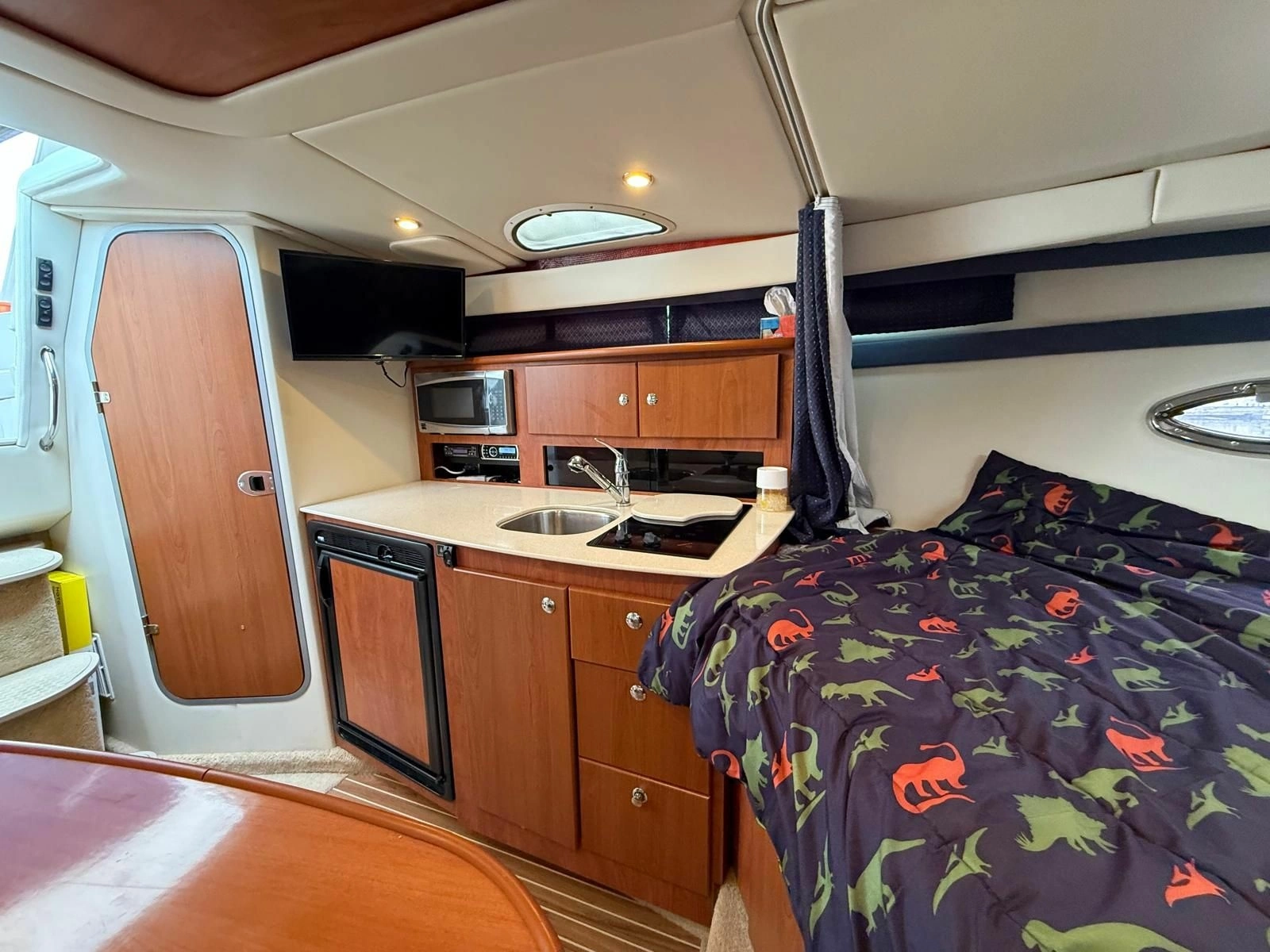 2008 Bayliner 320 Express Cruiser 32
