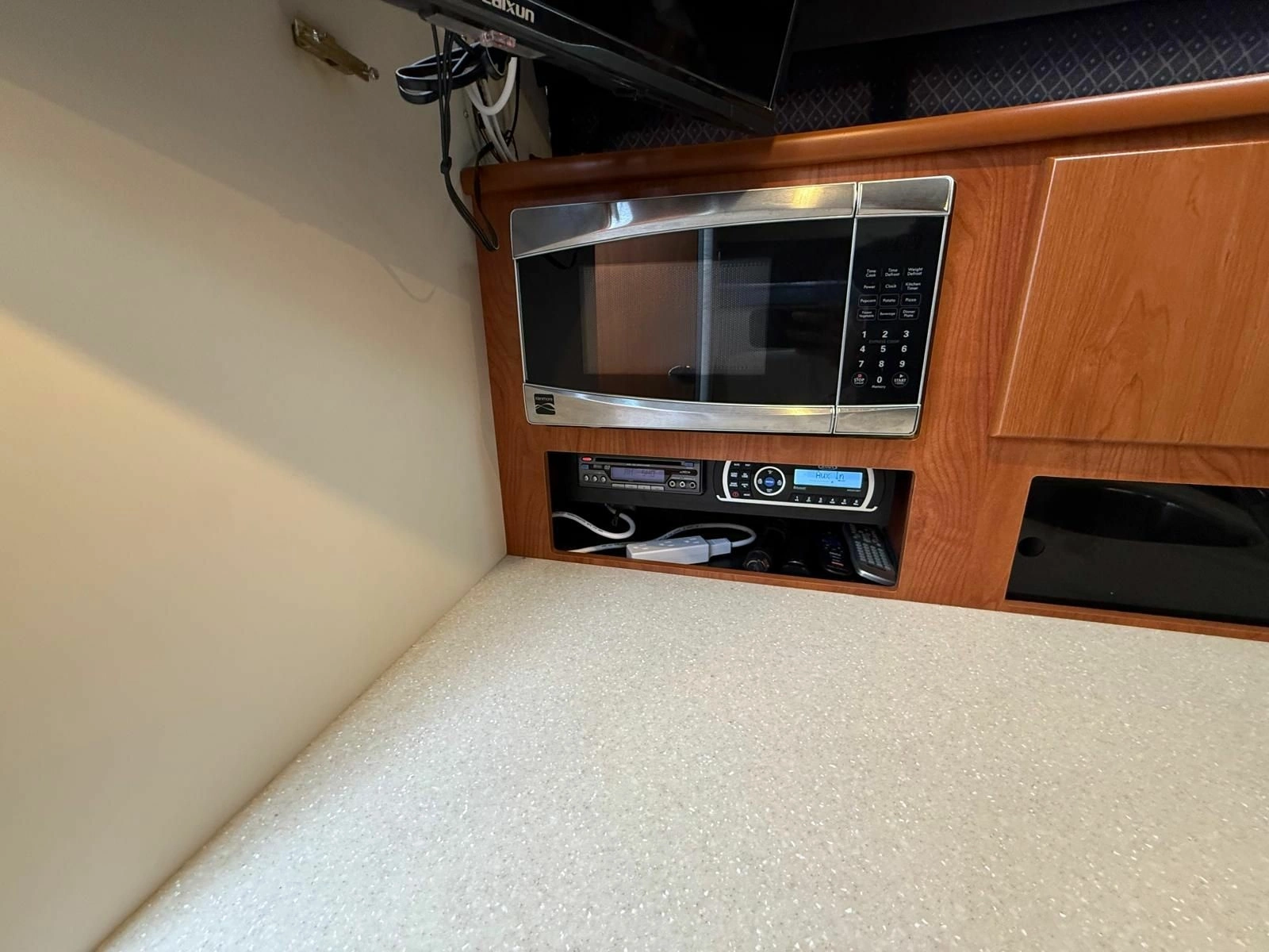 2008 Bayliner 320 Express Cruiser 32