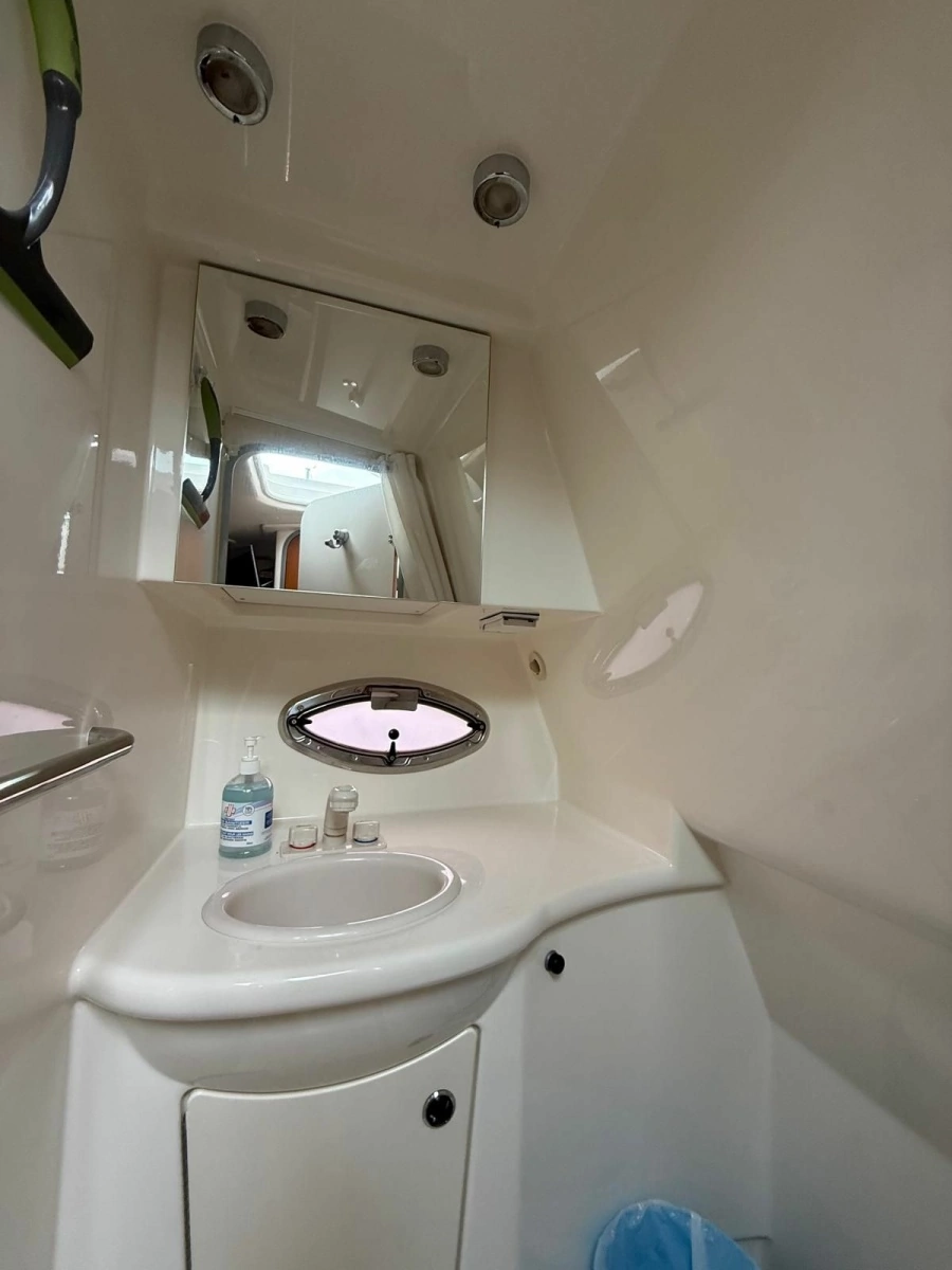 2008 Bayliner 320 Express Cruiser 32