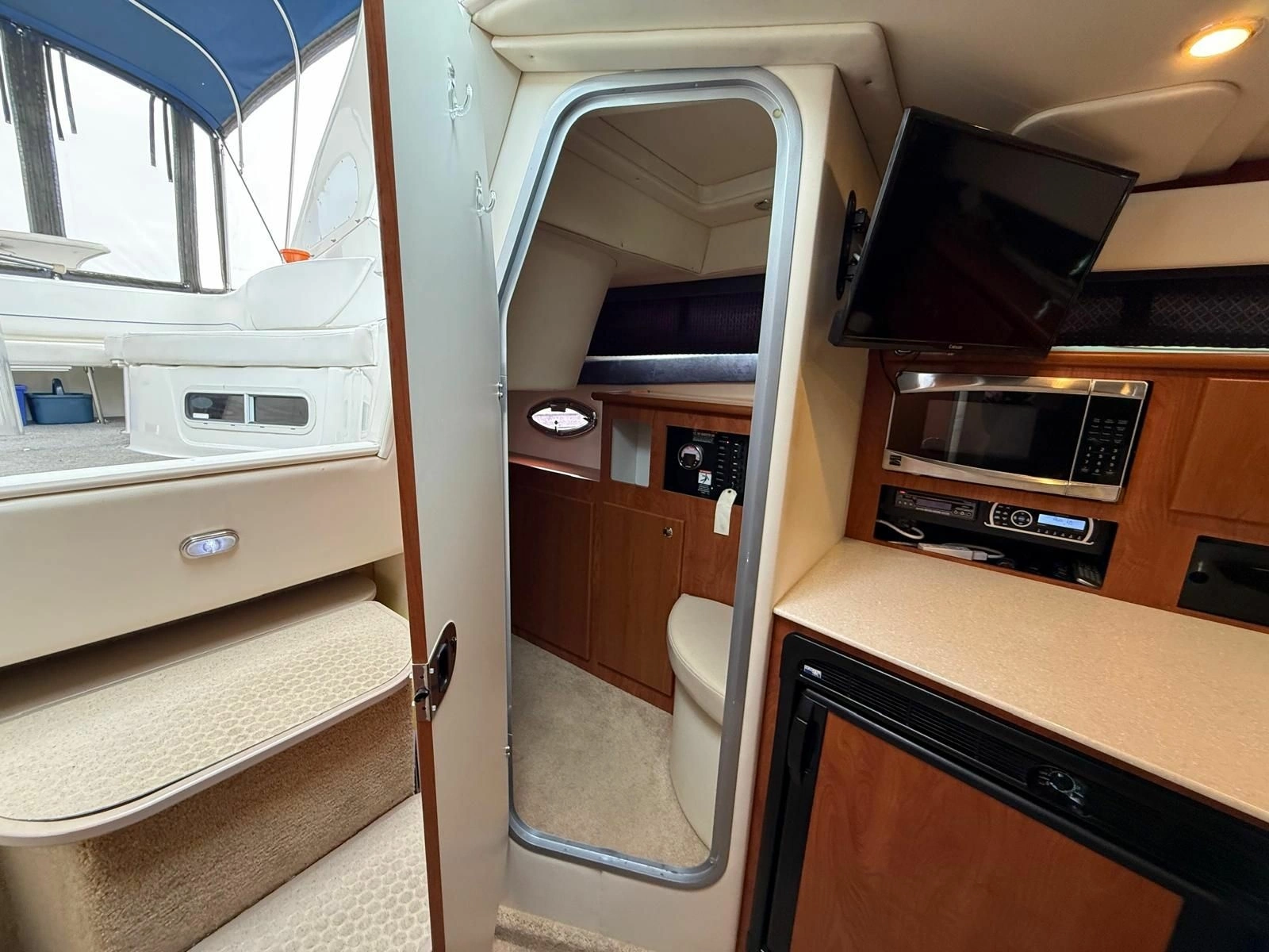 2008 Bayliner 320 Express Cruiser 32