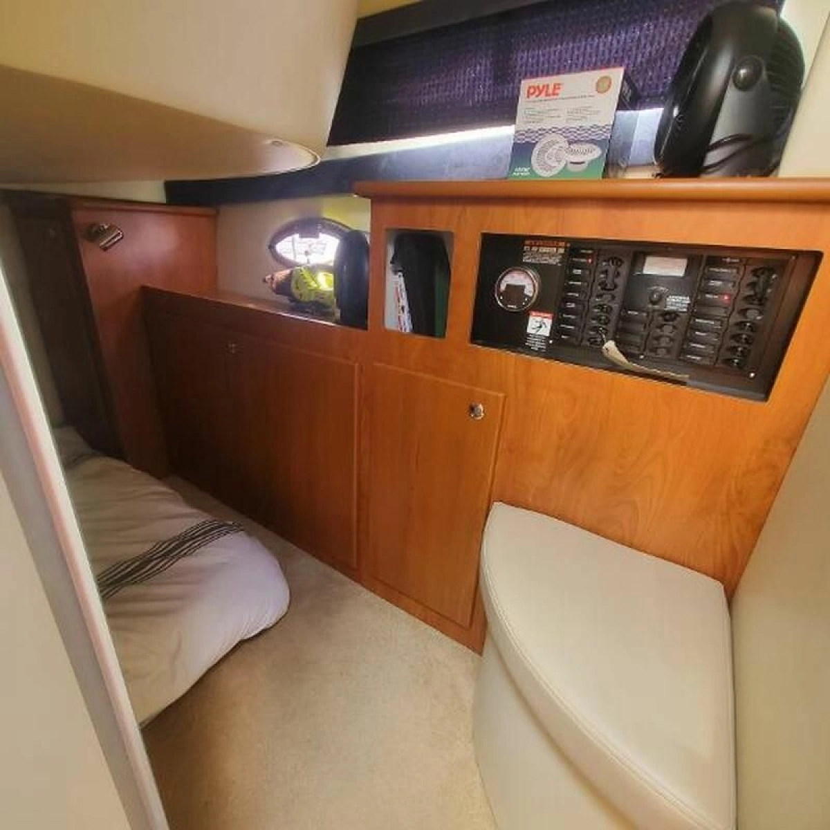 2008 Bayliner 320 Express Cruiser 32