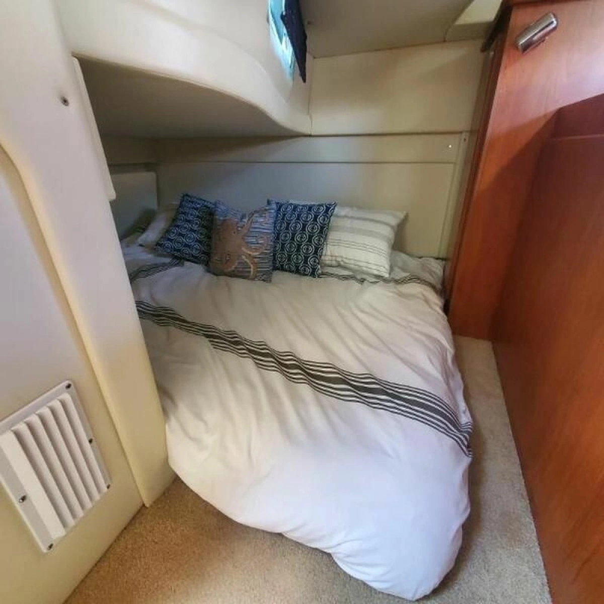 2008 Bayliner 320 Express Cruiser 32